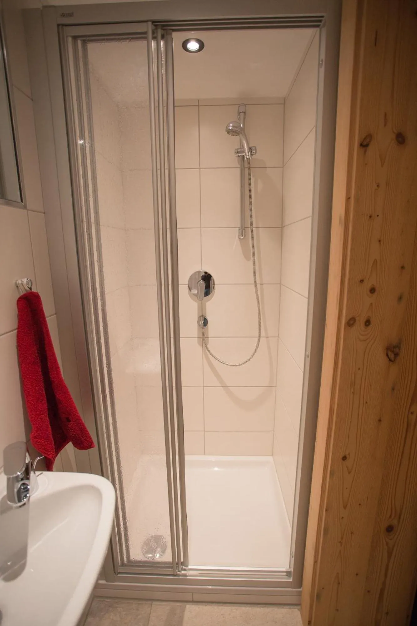 Shower in Pension der Steinbock - das 300 Jahre alte Bauernhaus - TIROL