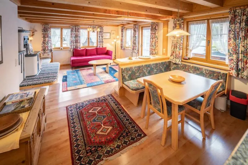 Living room in Pension der Steinbock - das 300 Jahre alte Bauernhaus - TIROL