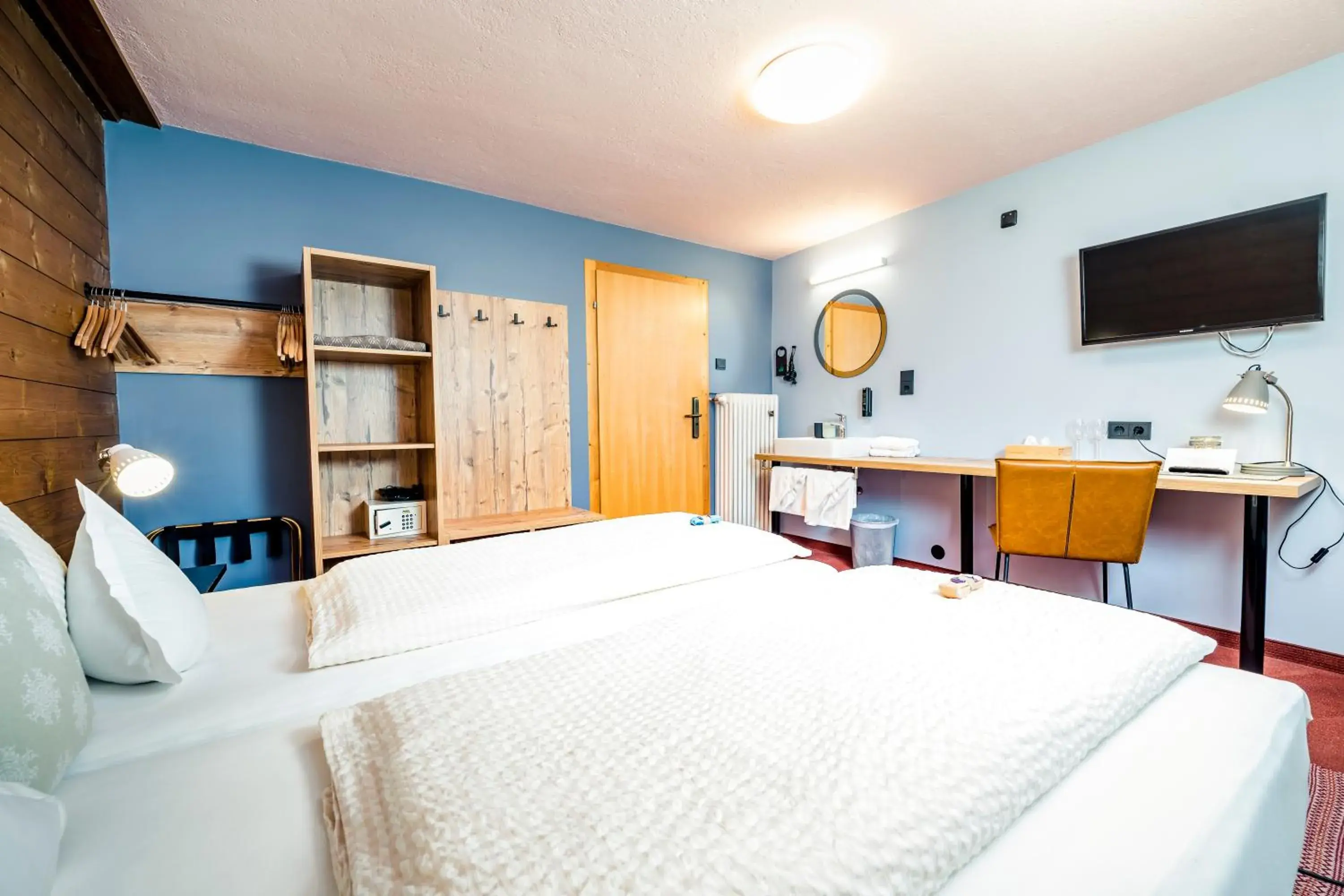 Double Room with Shared Bathroom in Pension der Steinbock - das 300 Jahre alte Bauernhaus - TIROL Double Room with Shared Bathroom in Pension der Steinbock - das 300 Jahre alte Bauernhaus - TIROL