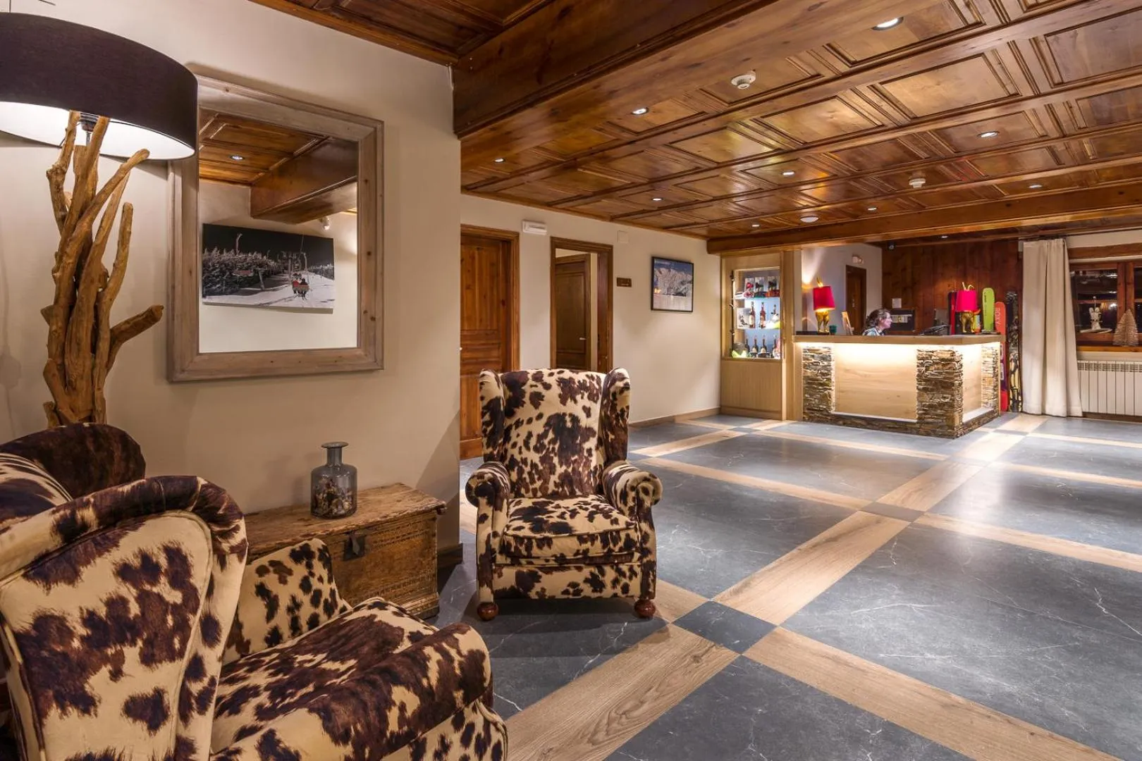 Lobby or reception in Hotel Chalet Bassibe
