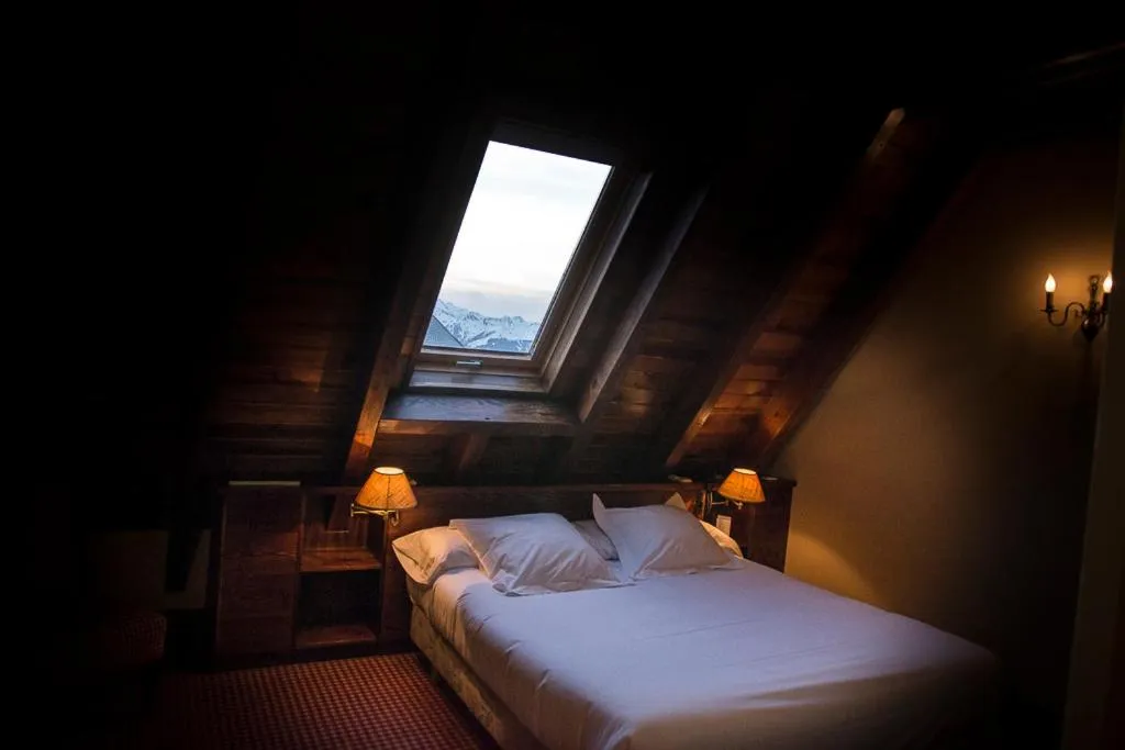 Bed in Hotel Chalet Bassibe