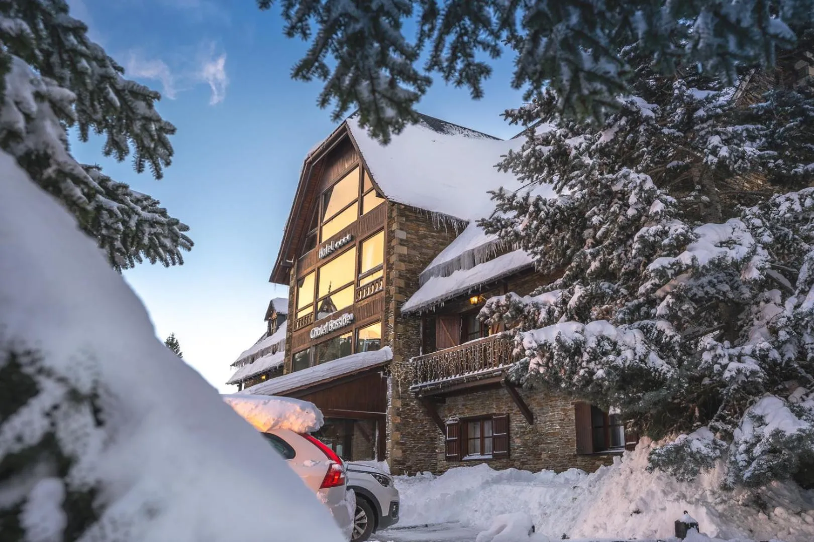 Property building in Hotel Chalet Bassibe