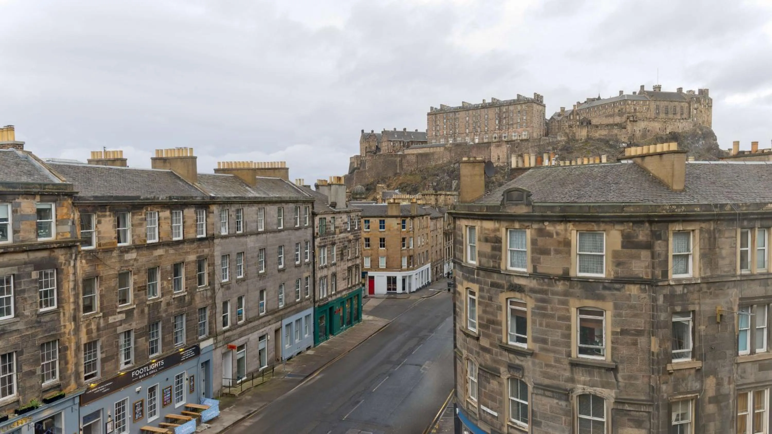 Photo of the whole room in Doubletree by Hilton Edinburgh City Centre