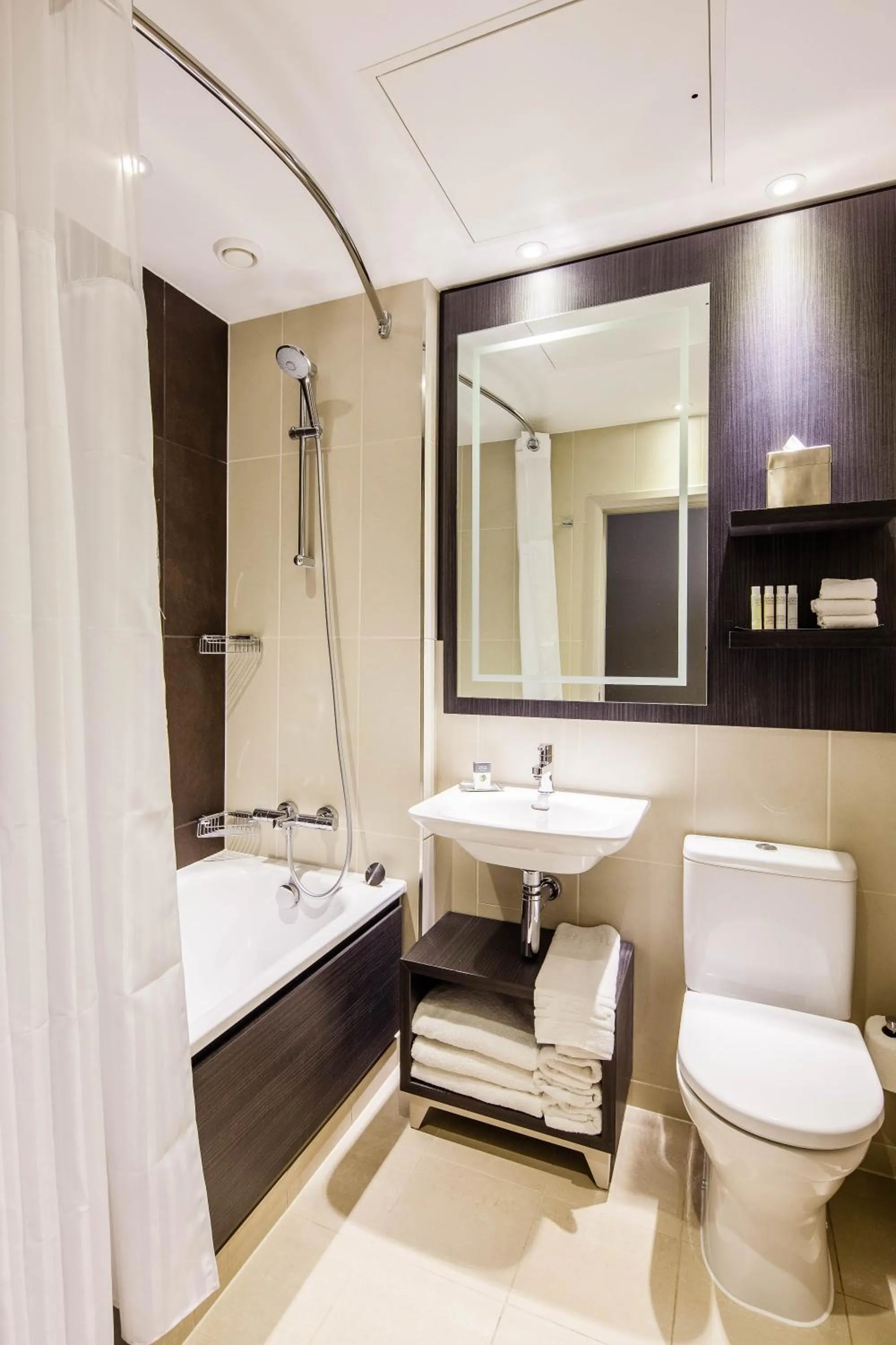 Shower in Doubletree by Hilton Edinburgh City Centre