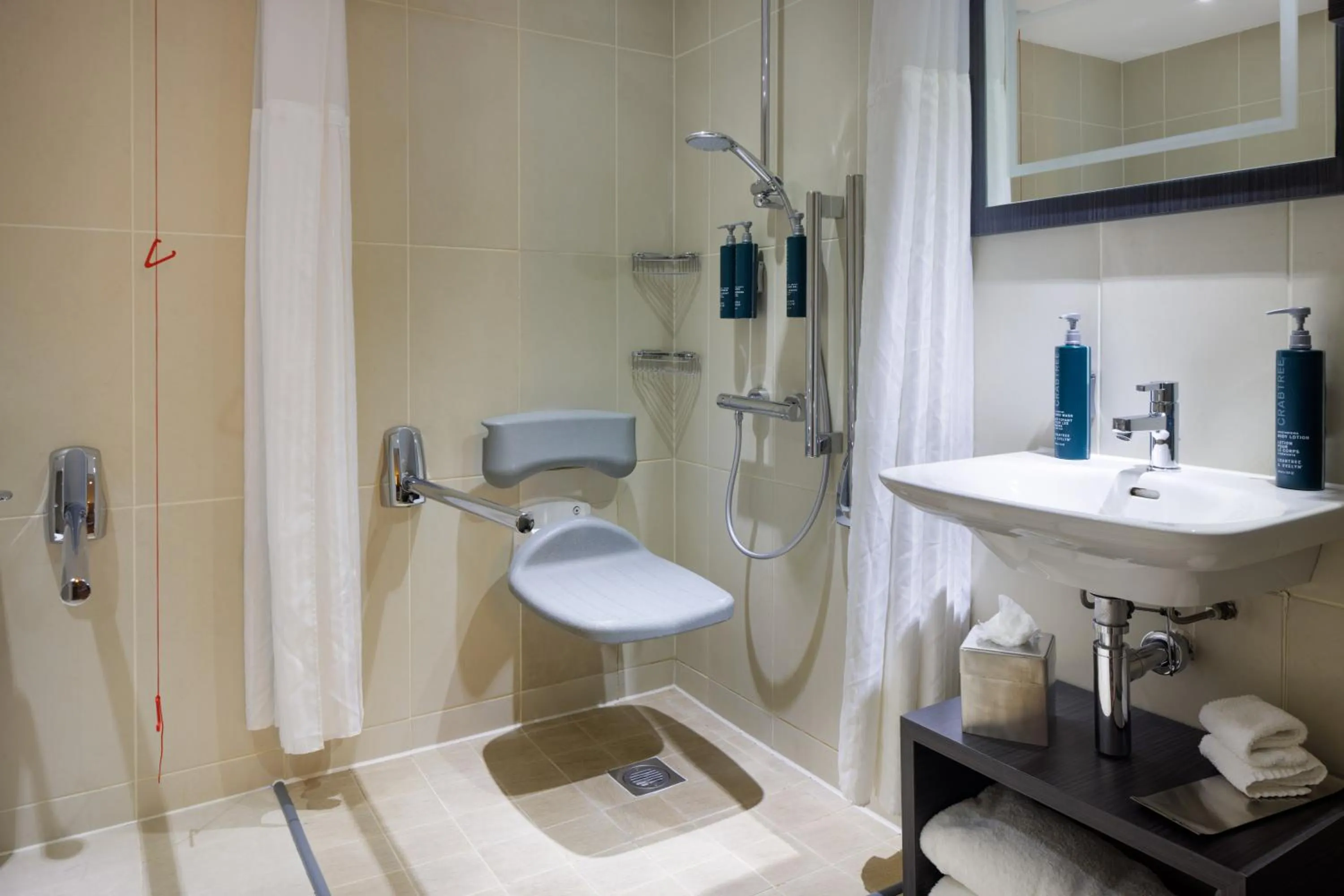 Shower in Doubletree by Hilton Edinburgh City Centre