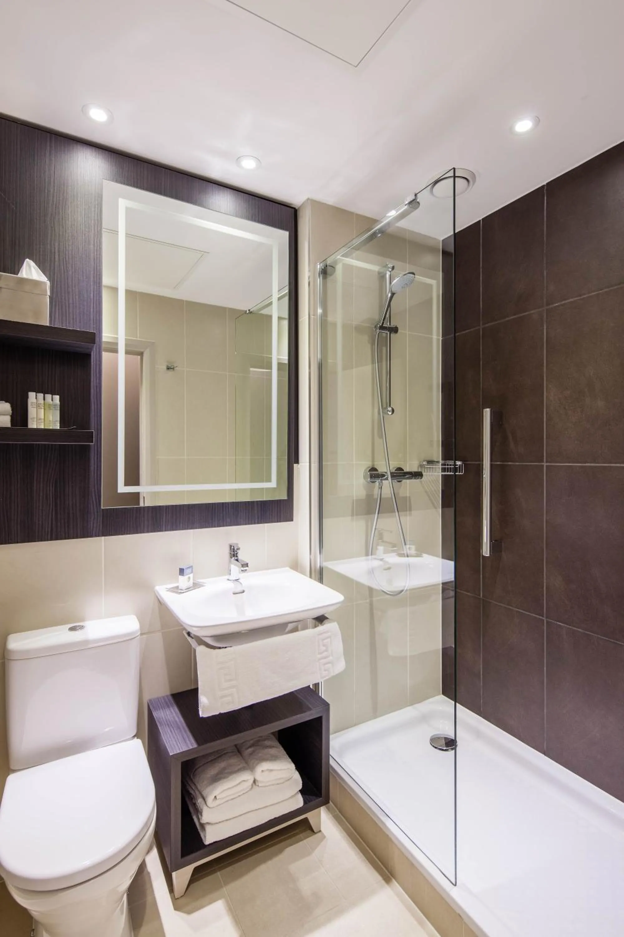 Shower in Doubletree by Hilton Edinburgh City Centre