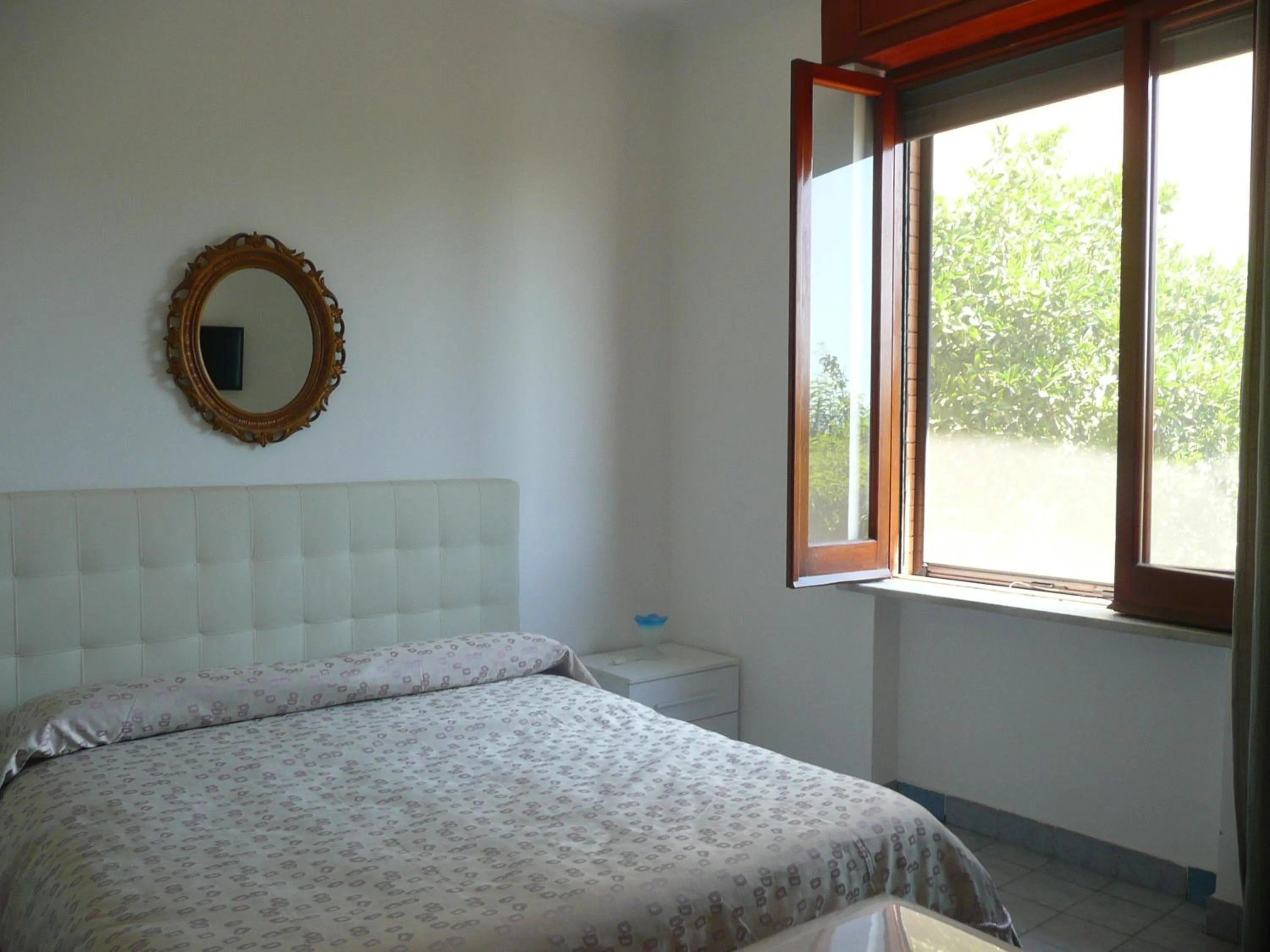 Bedroom, Bed in Garden House Ercolano