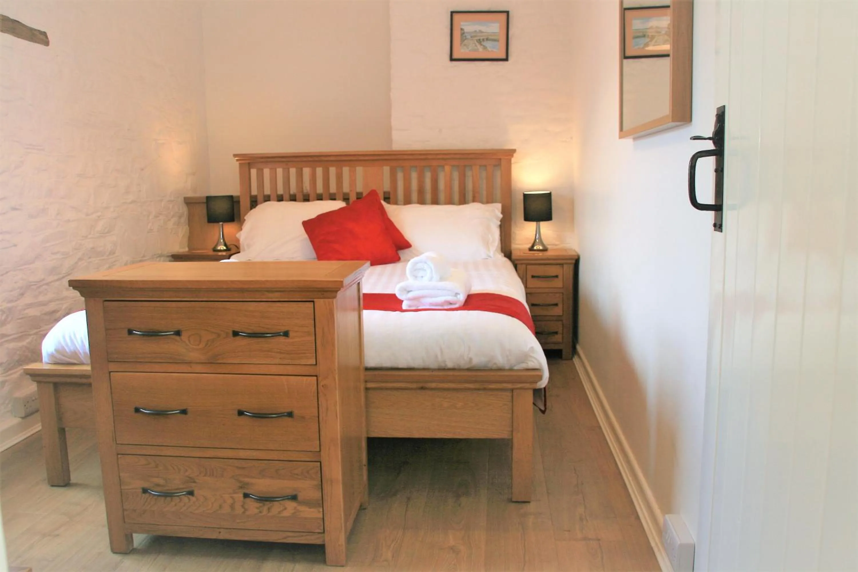 Photo of the whole room, Bed in Glebe House Cottages