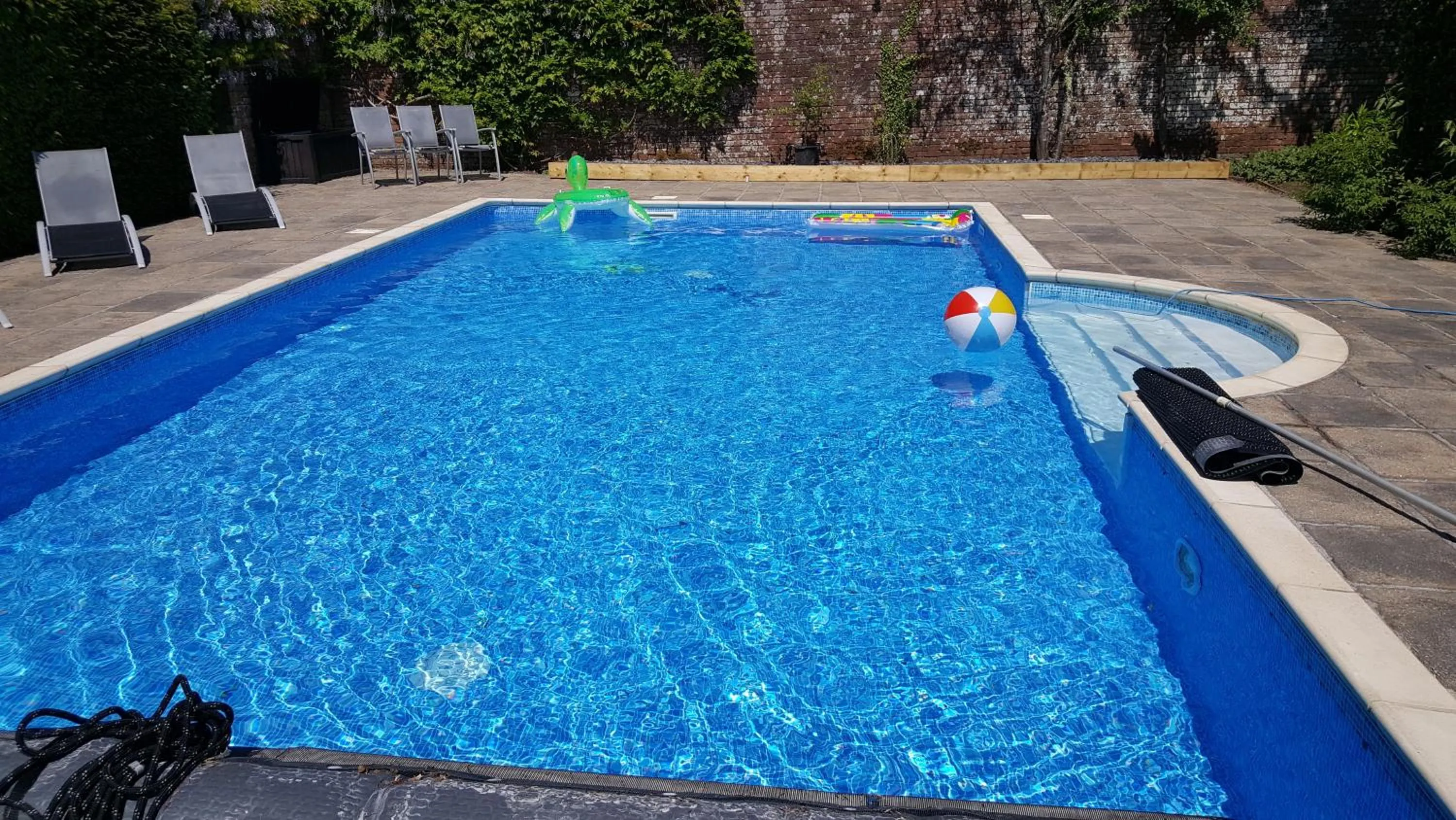 Swimming pool in Glebe House Cottages