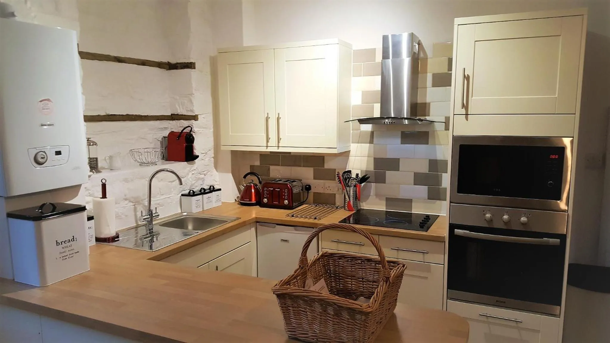 Kitchen or kitchenette in Glebe House Cottages
