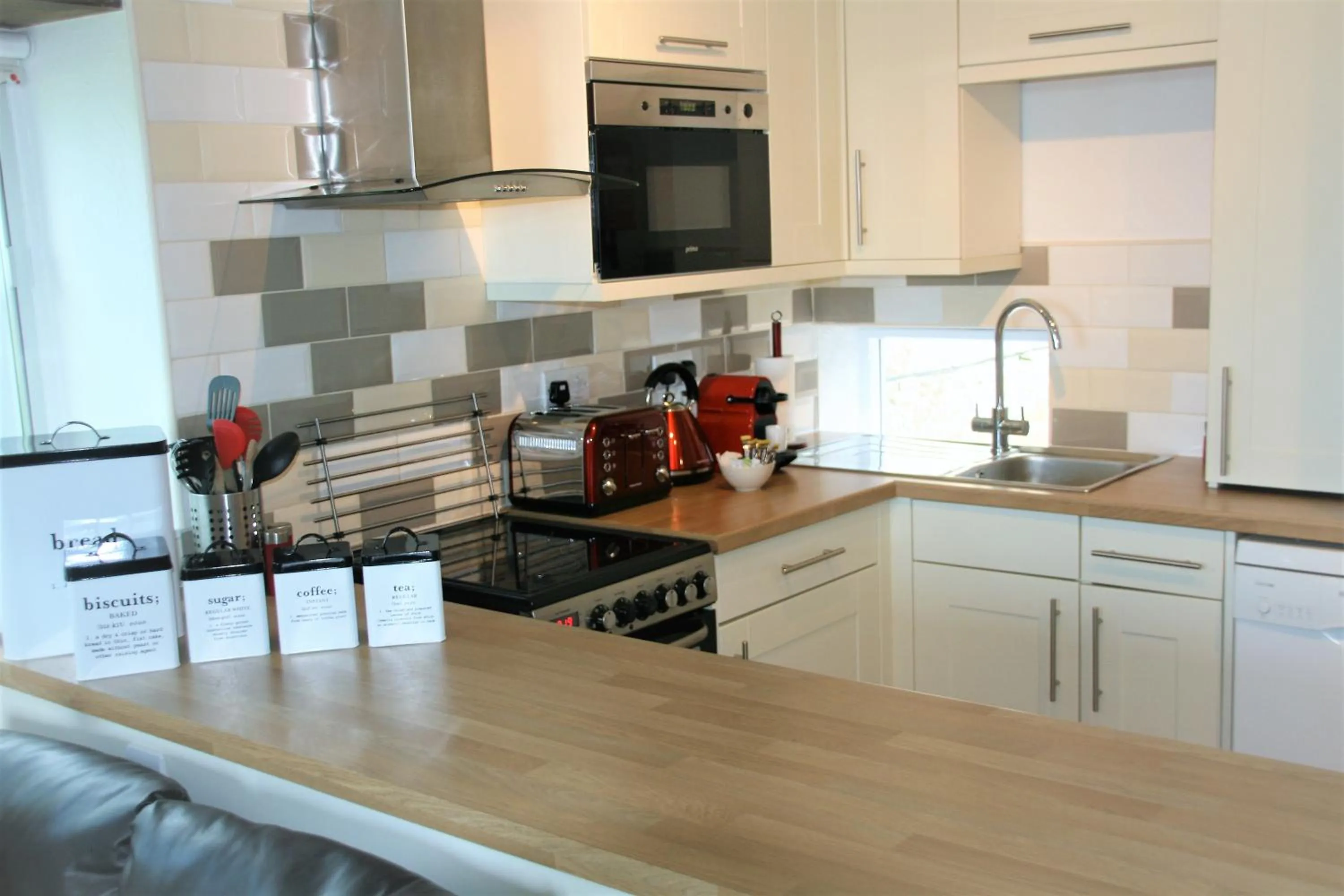 Kitchen or kitchenette in Glebe House Cottages