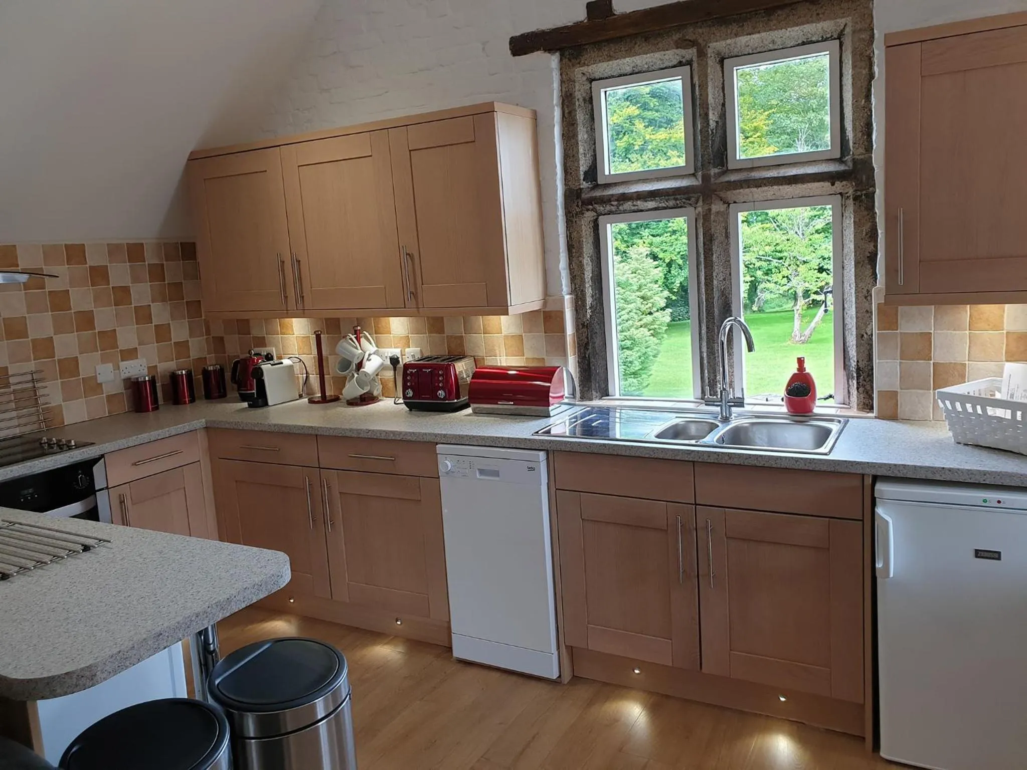 Kitchen or kitchenette in Glebe House Cottages