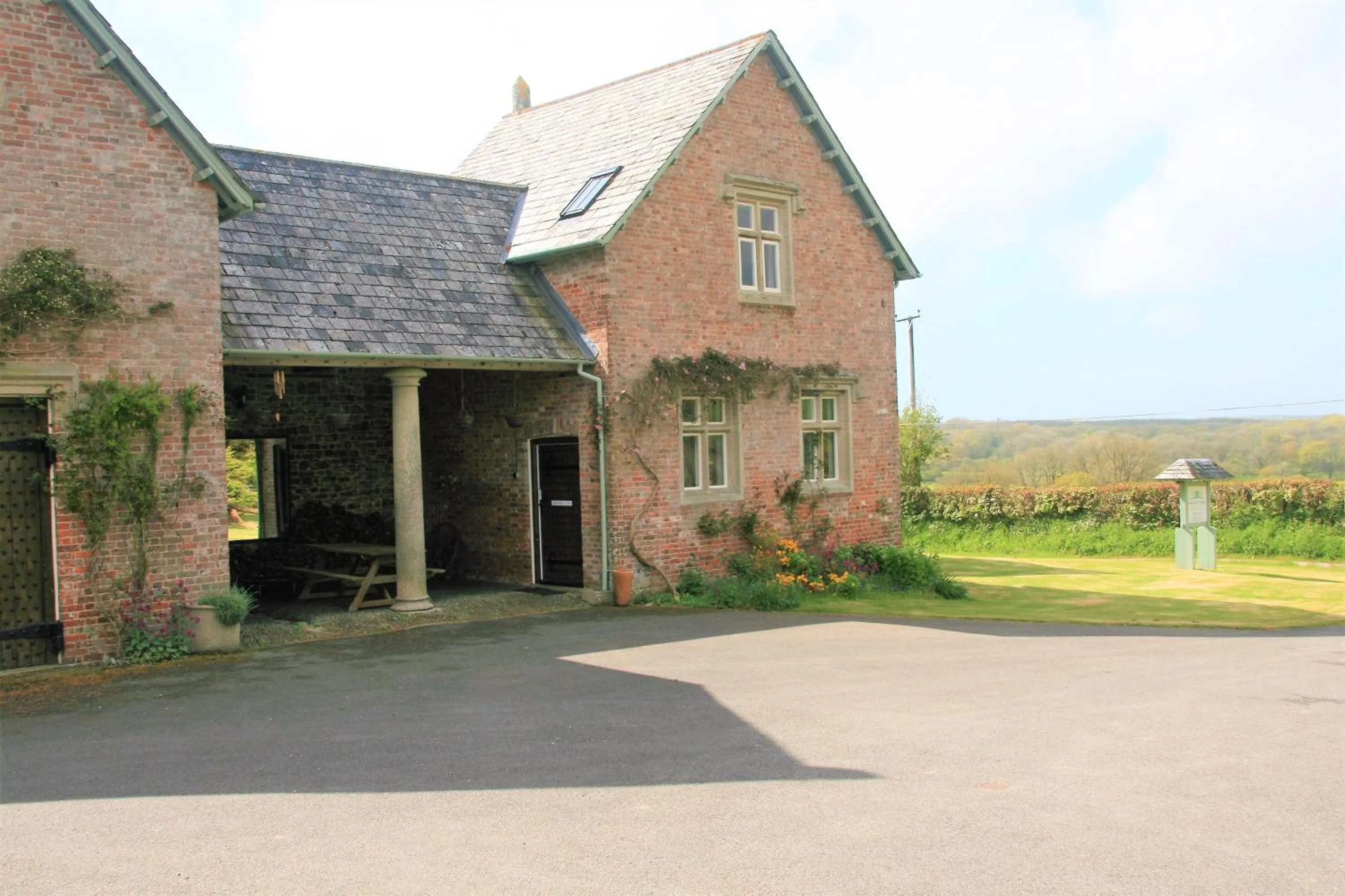 Facade/entrance in Glebe House Cottages