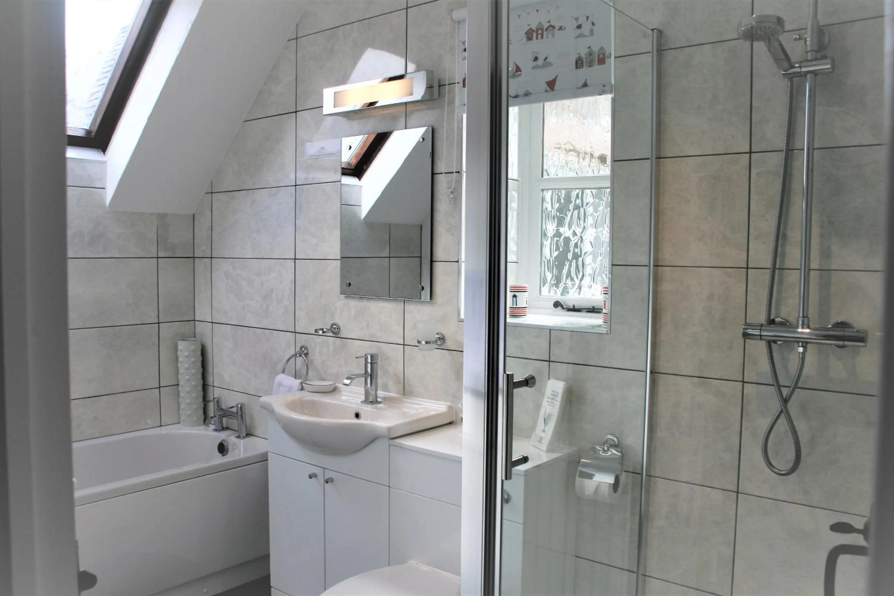 Shower in Glebe House Cottages