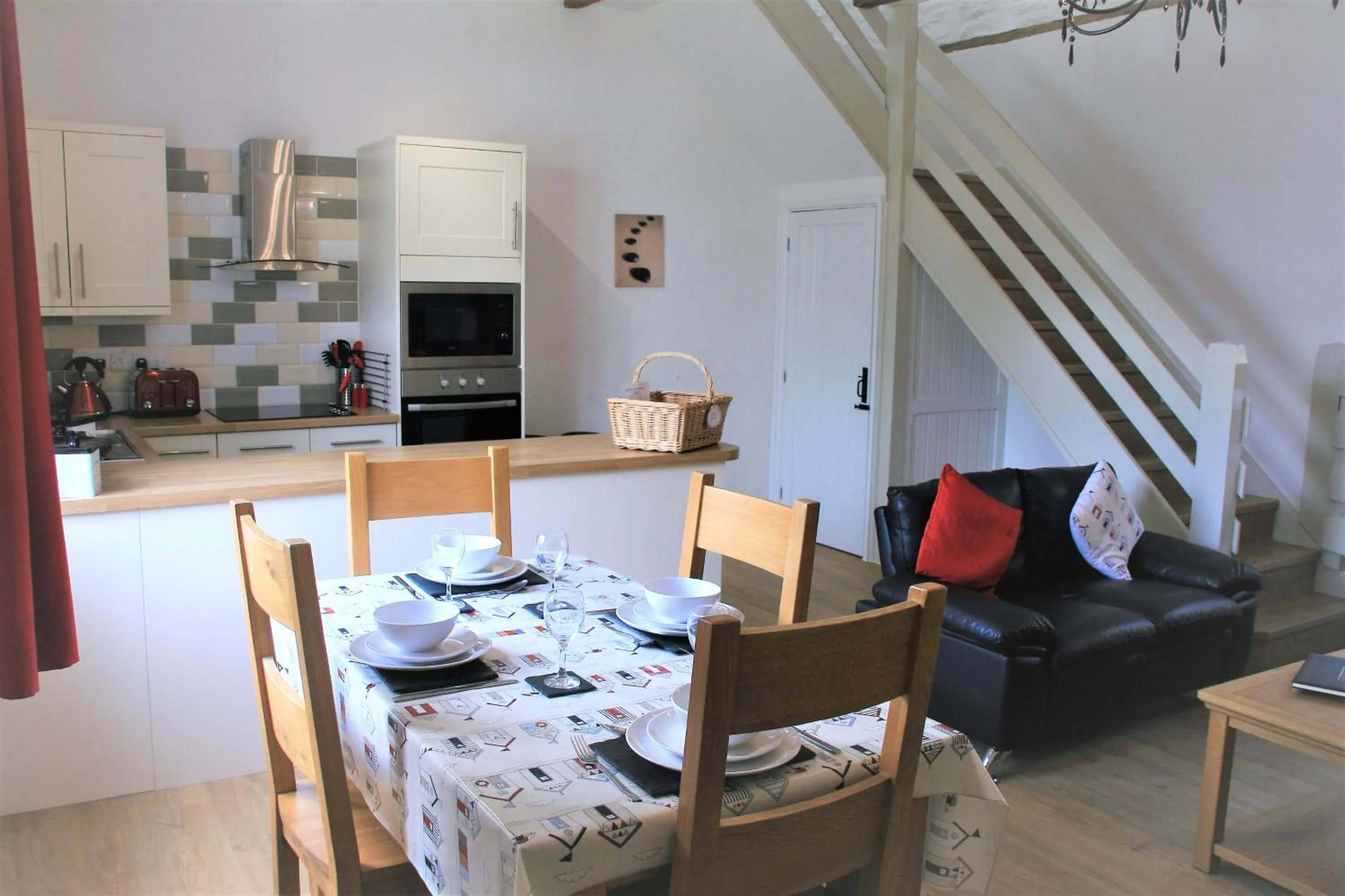 Kitchen or kitchenette in Glebe House Cottages