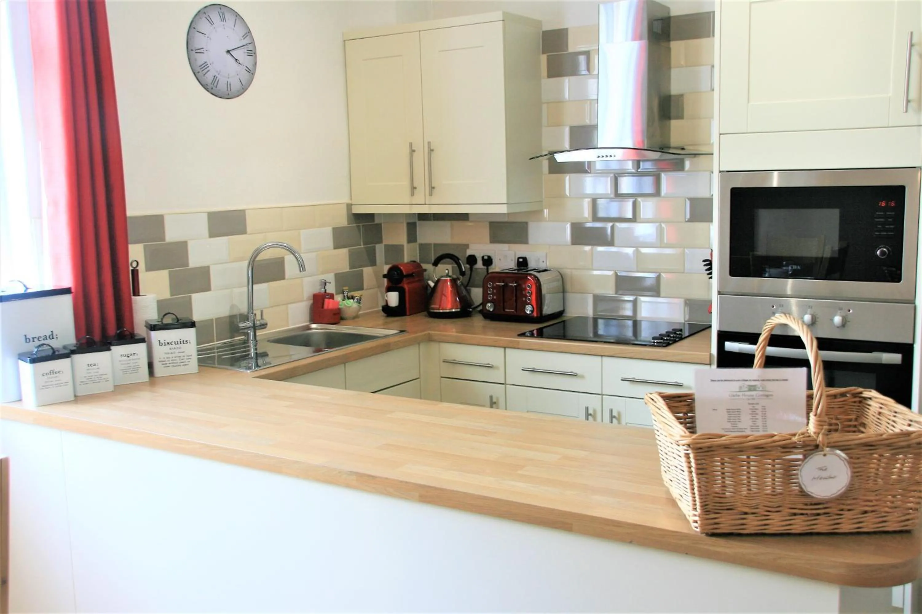 Kitchen or kitchenette in Glebe House Cottages