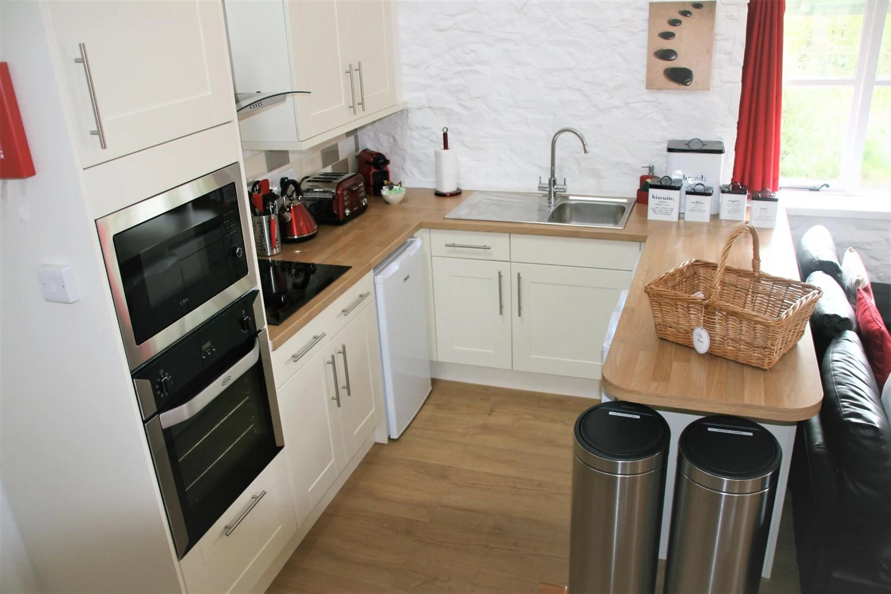 Kitchen or kitchenette in Glebe House Cottages