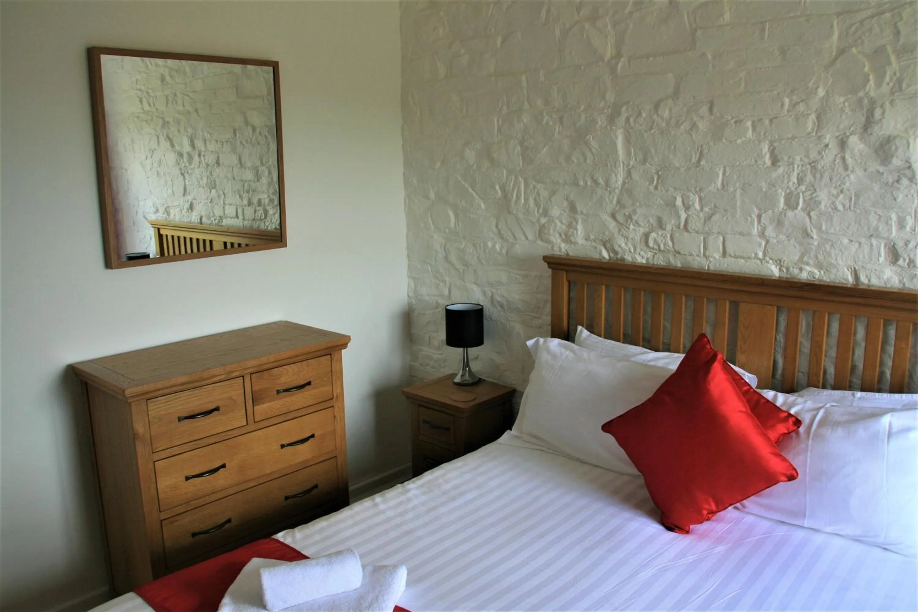 Bedroom, Bed in Glebe House Cottages