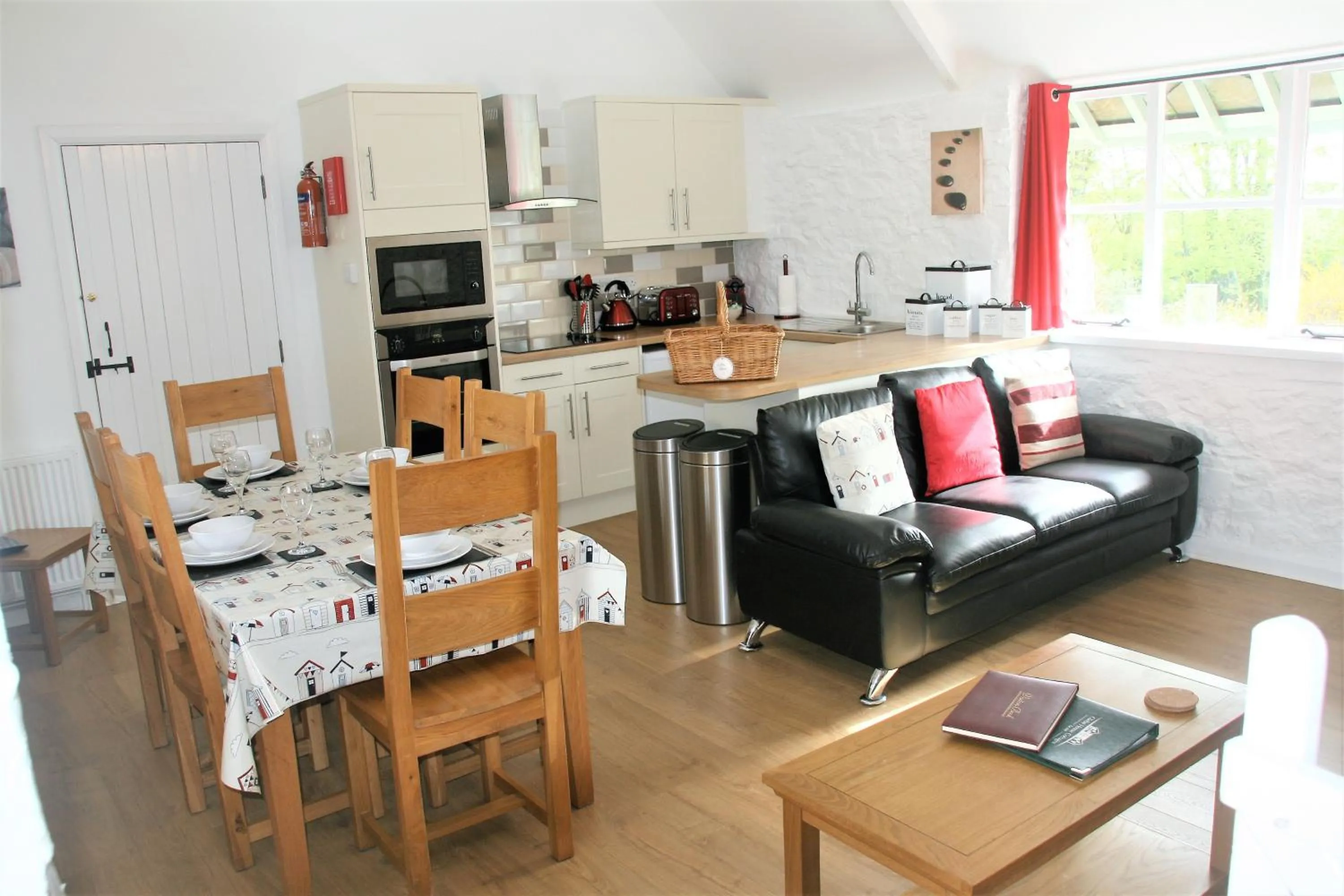 Kitchen or kitchenette in Glebe House Cottages