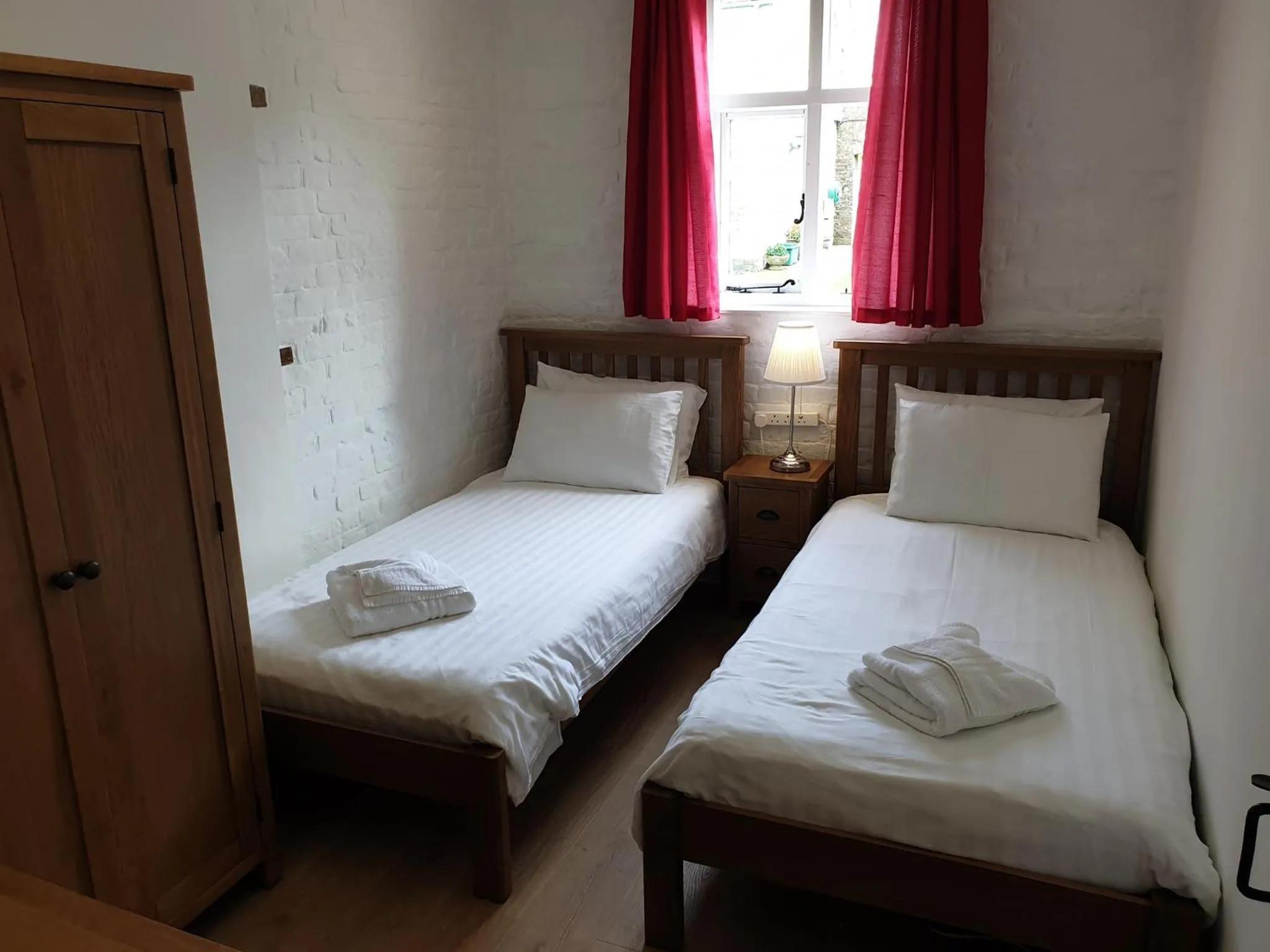 Bedroom, Bed in Glebe House Cottages