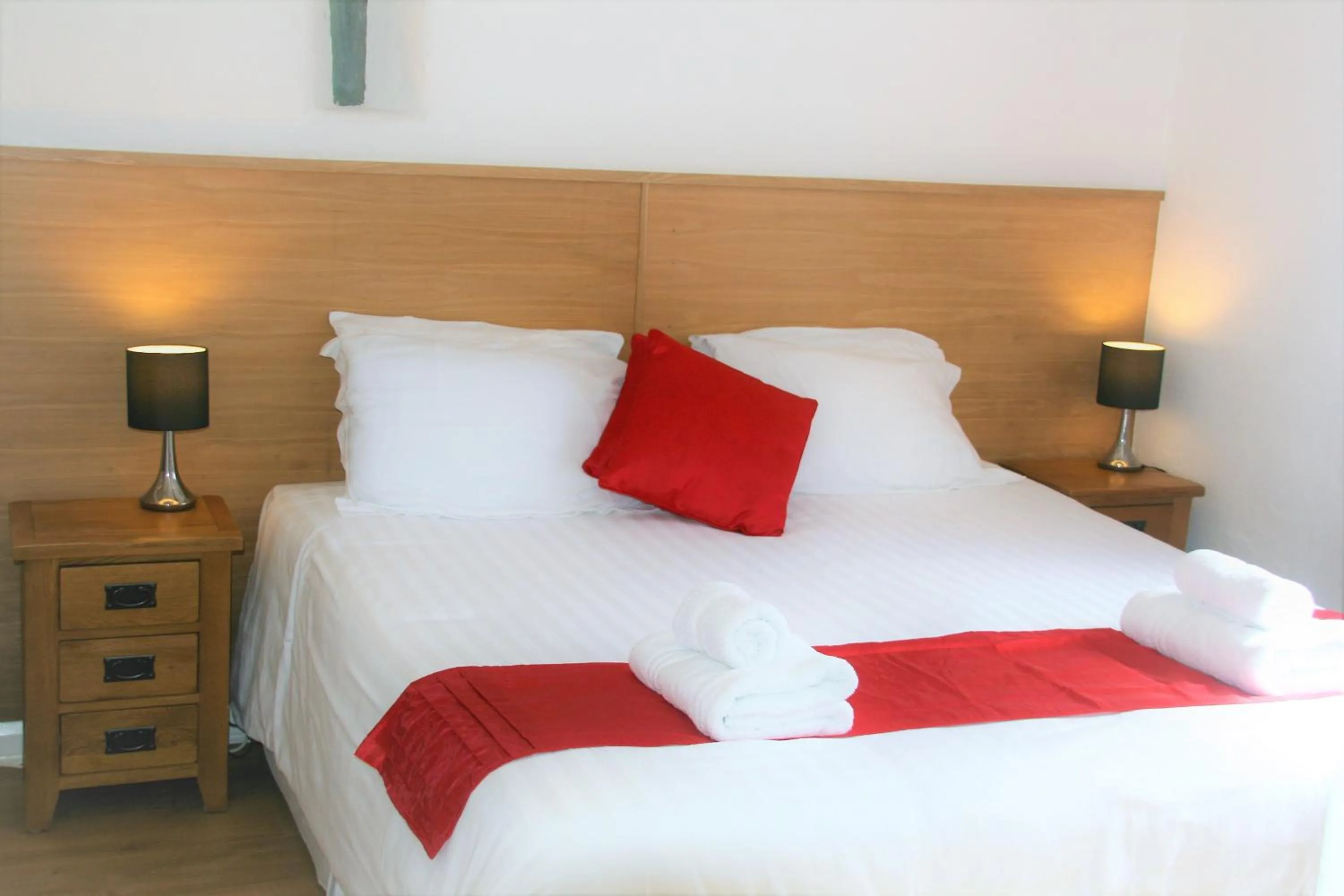 Bedroom, Bed in Glebe House Cottages