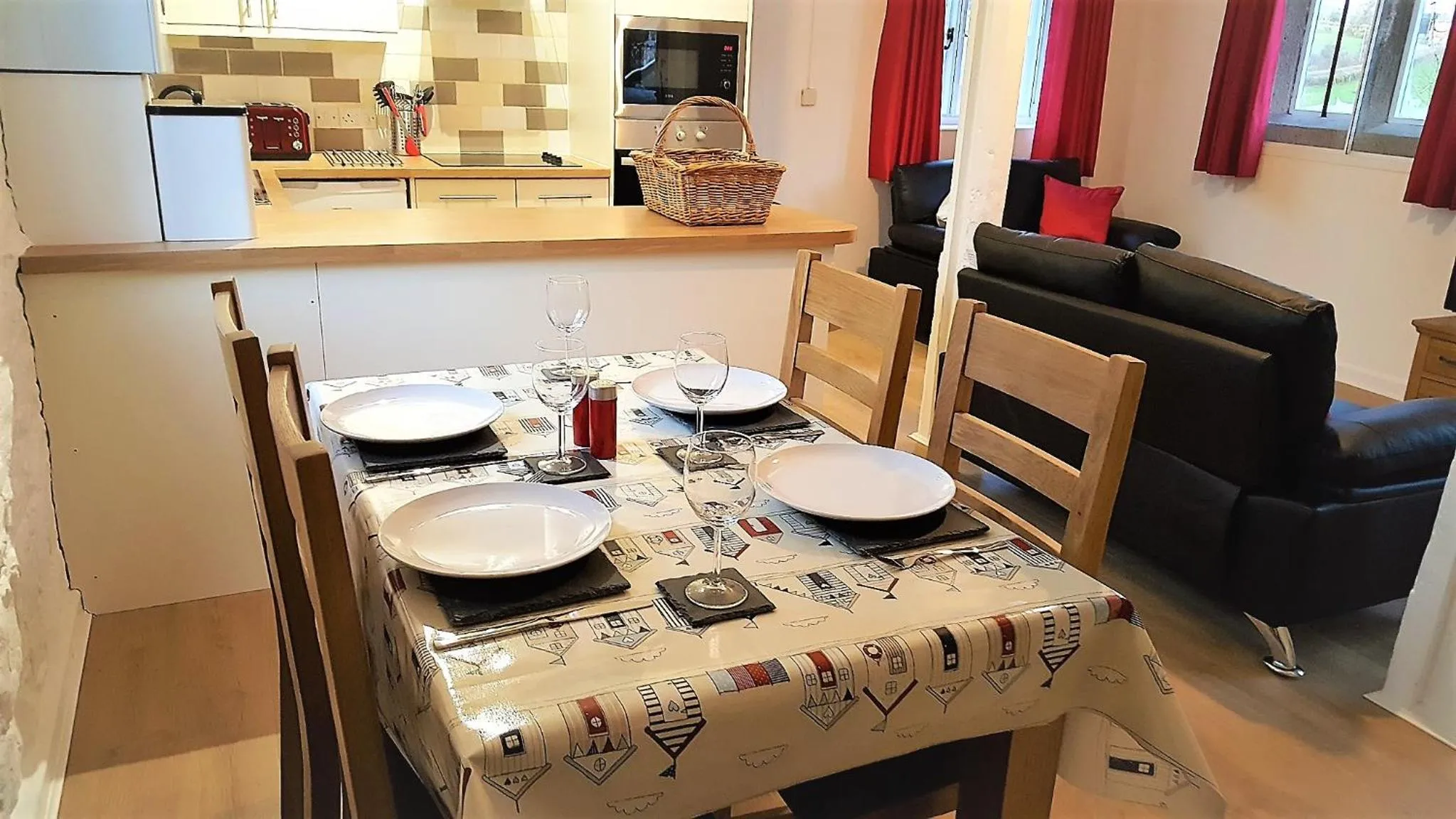Dining area in Glebe House Cottages