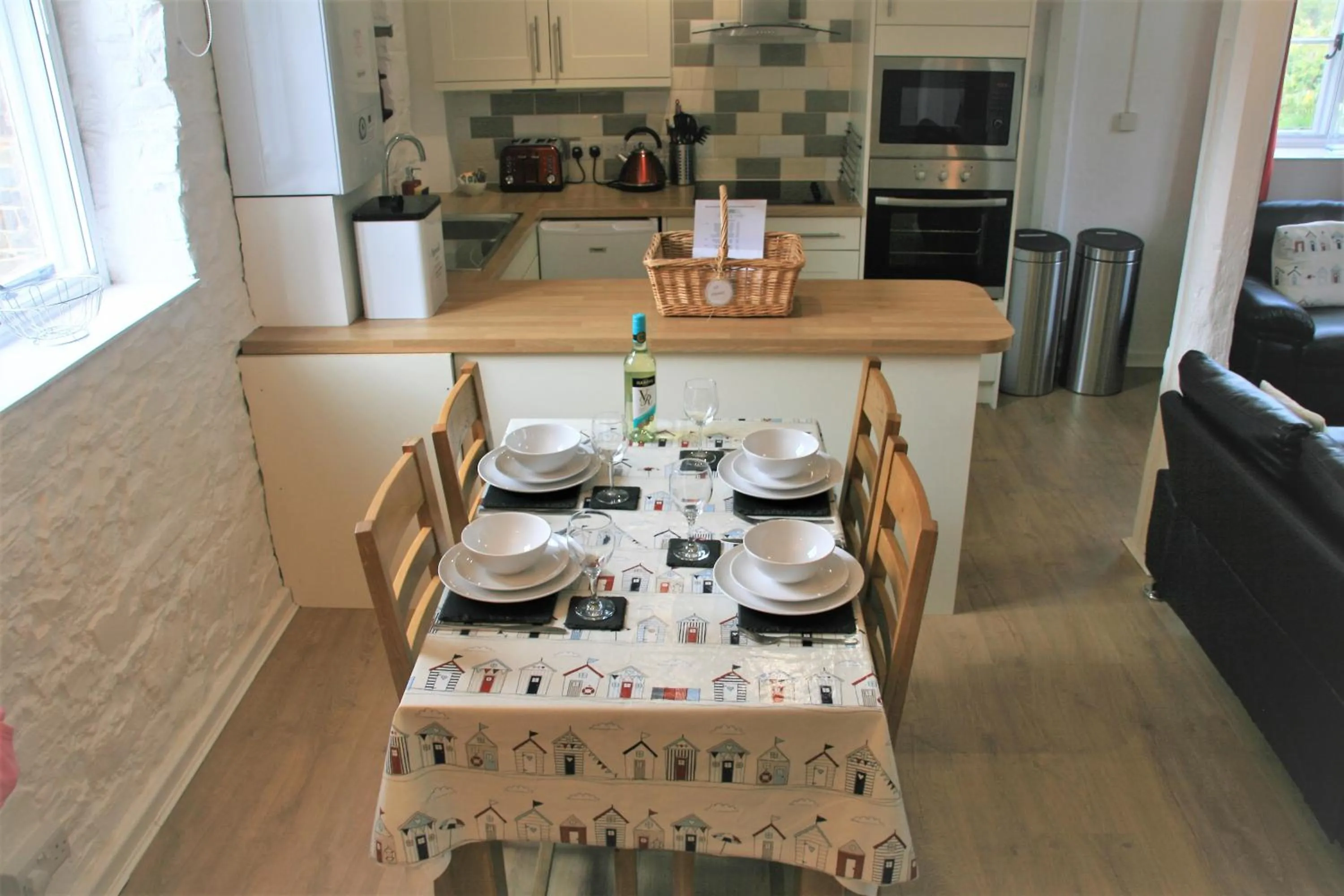 Dining area in Glebe House Cottages