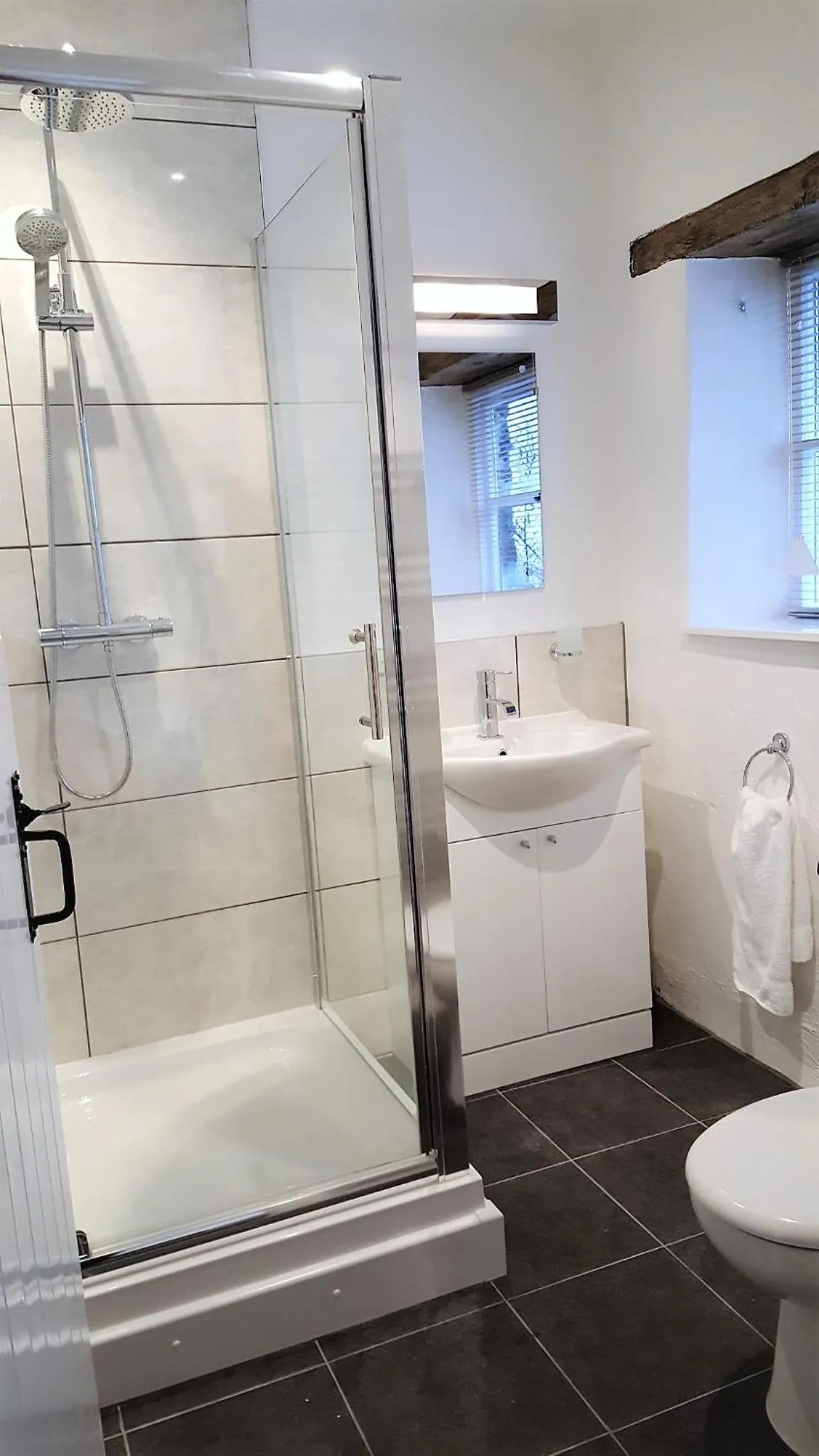 Shower in Glebe House Cottages