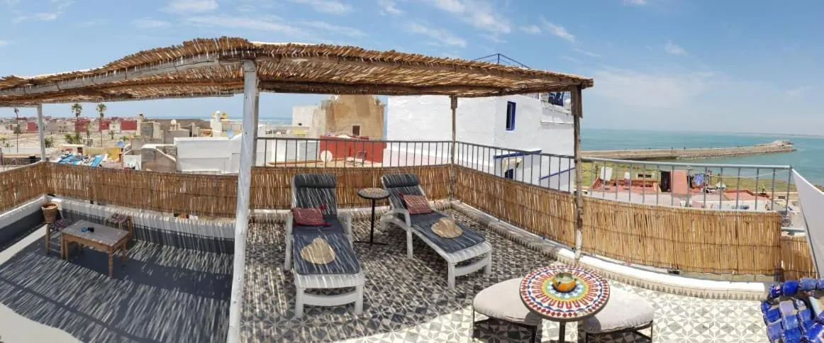 Art Riad Au Bord De La Mer