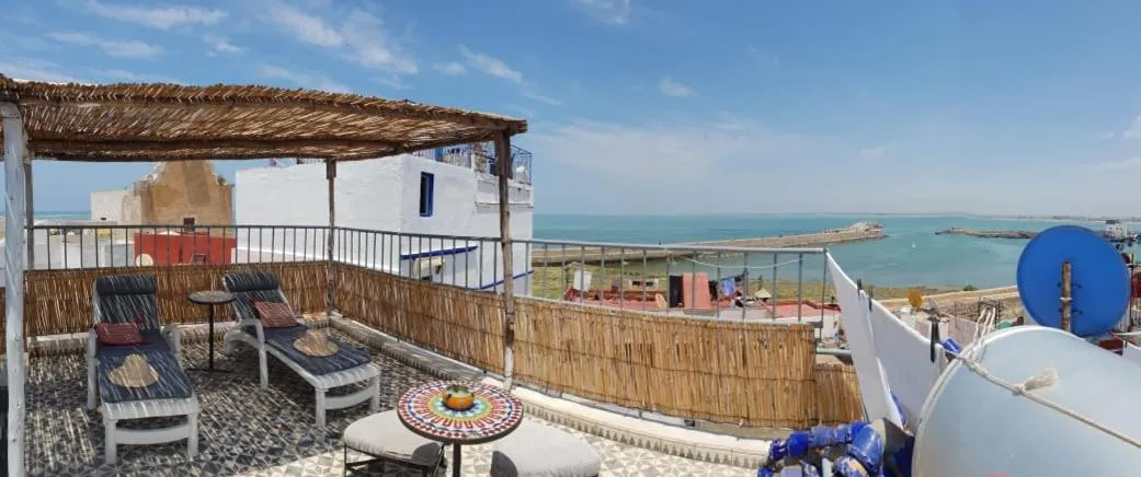 Art Riad Au Bord De La Mer