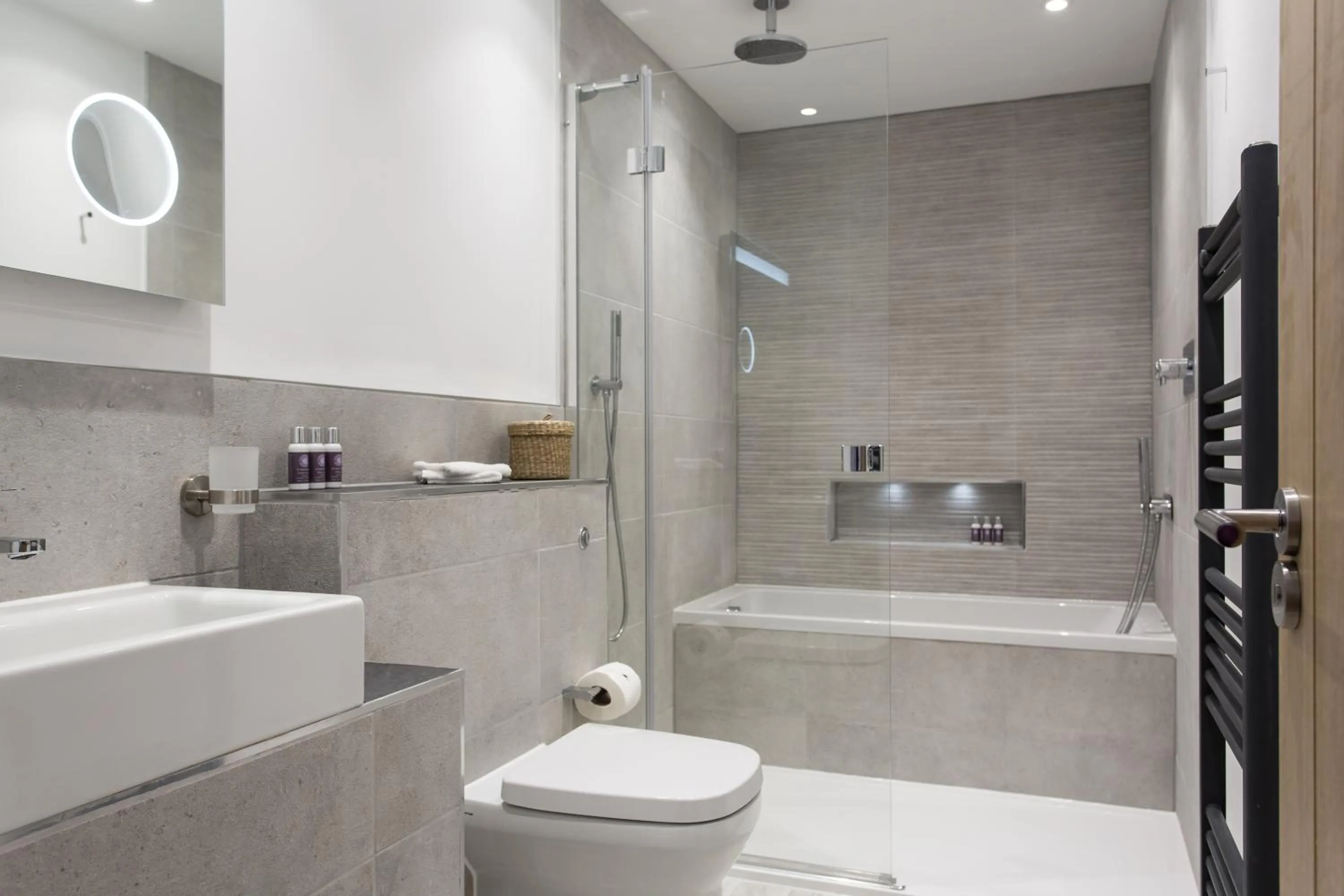 Shower in Porth Beach Hotel