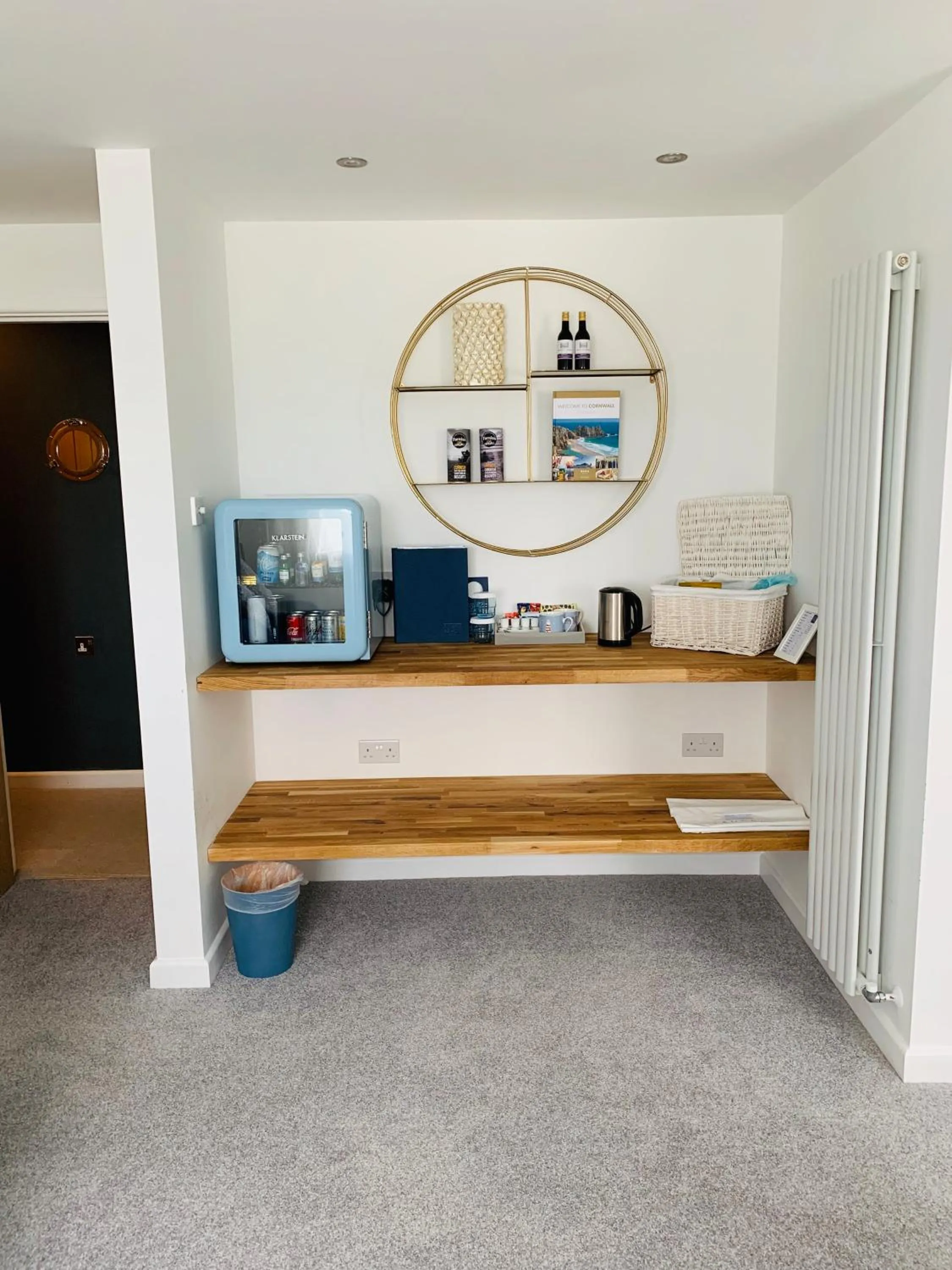 Coffee/tea facilities in Porth Beach Hotel