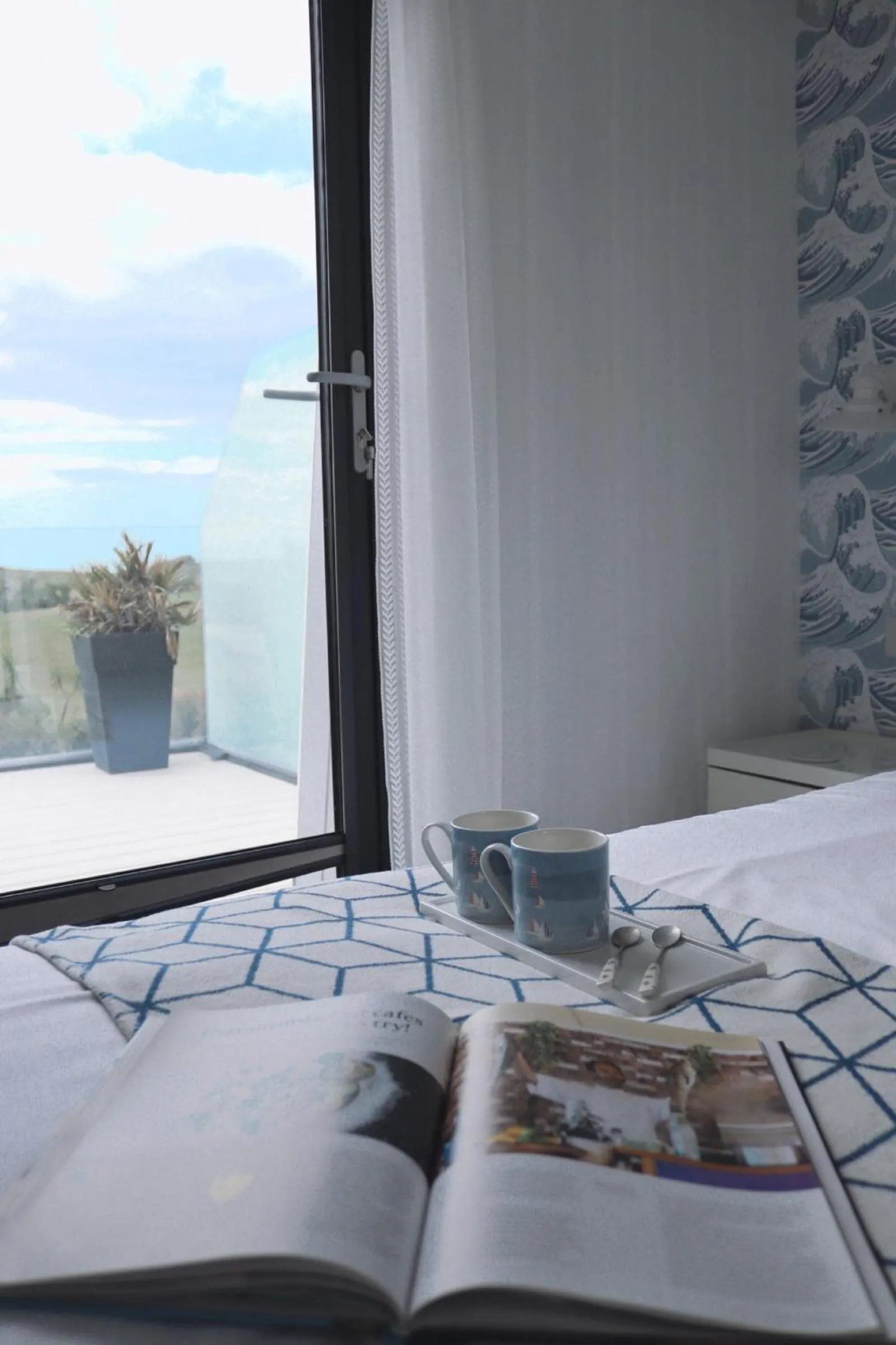 Bedroom, Bed in Porth Beach Hotel