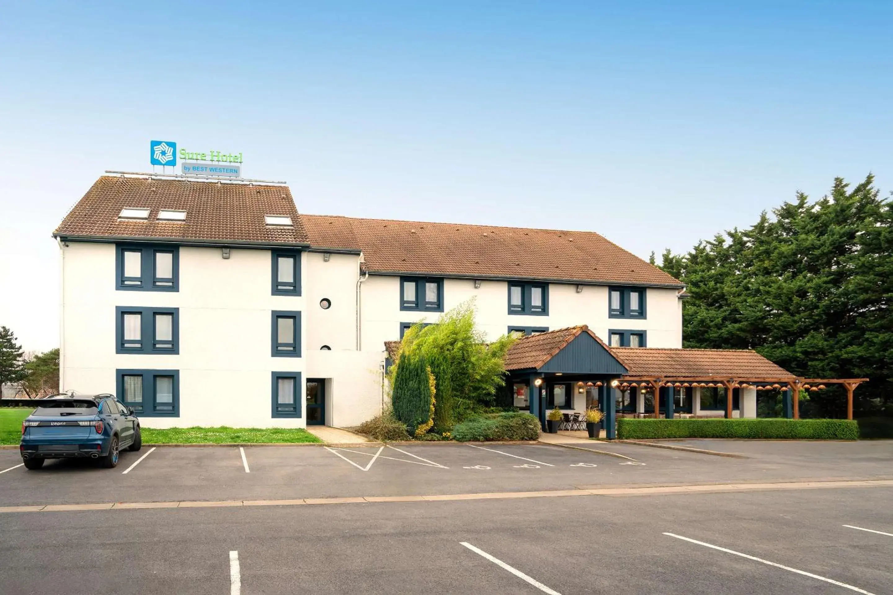 Property building in Sure Hotel by Best Western Rouvignies Valenciennes Property building in Sure Hotel by Best Western Rouvignies Valenciennes