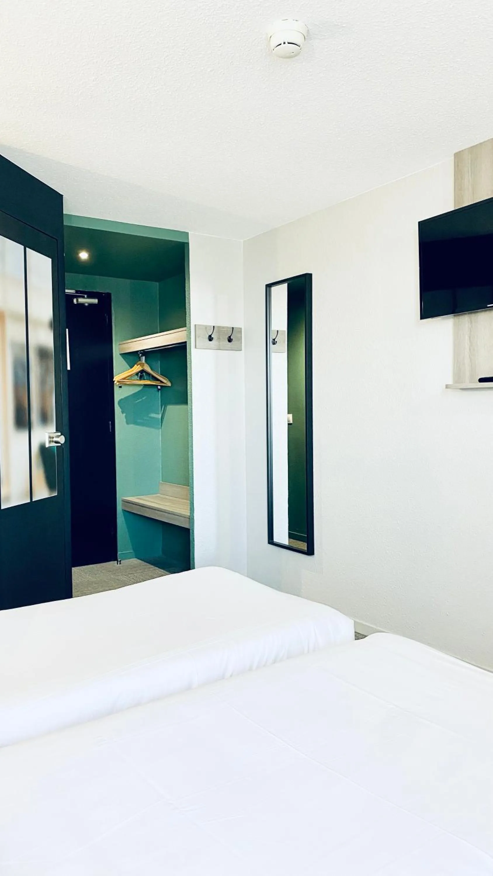 Bed in Sure Hotel by Best Western Rouvignies Valenciennes