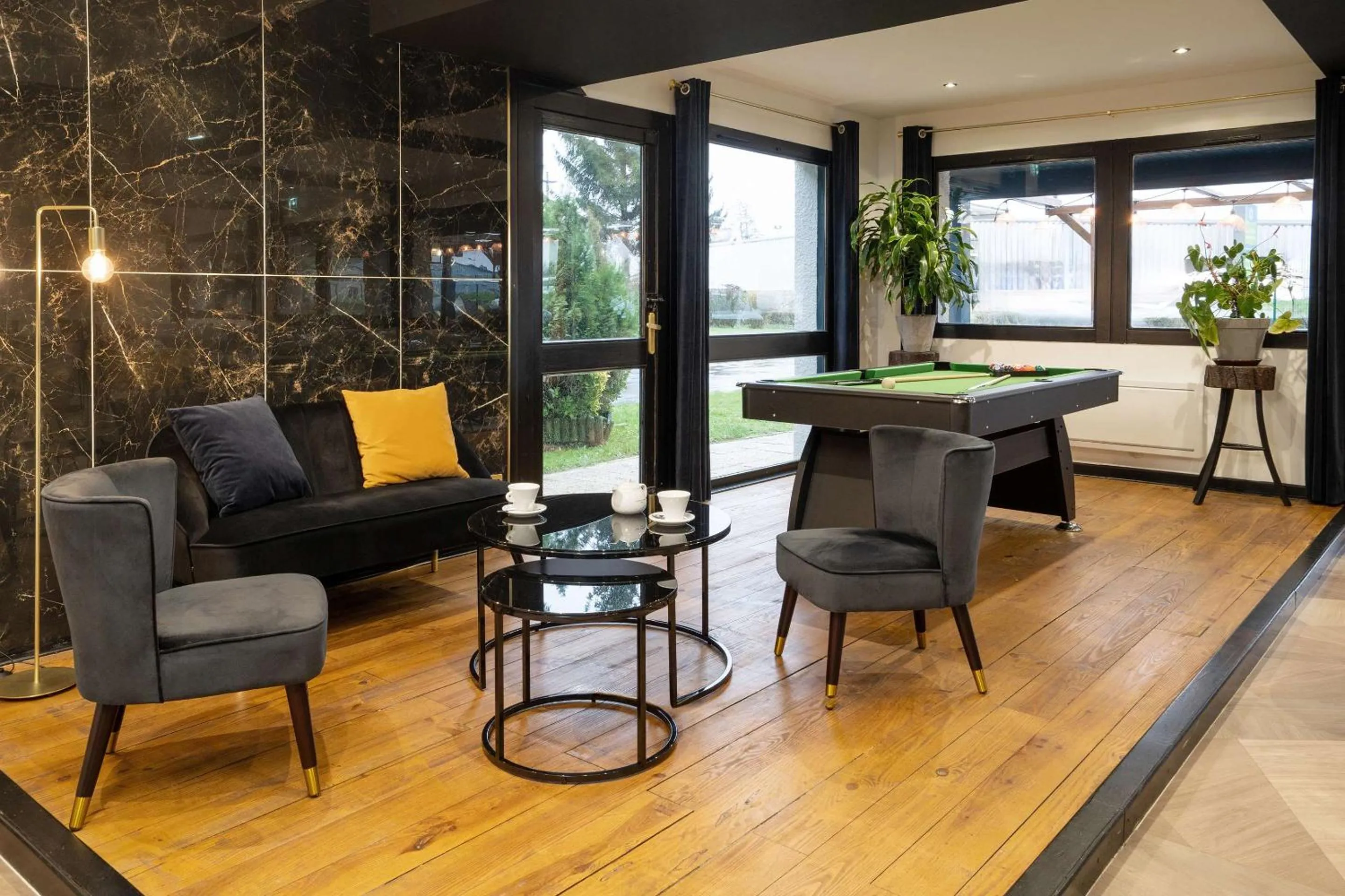 Lobby or reception in Sure Hotel by Best Western Rouvignies Valenciennes