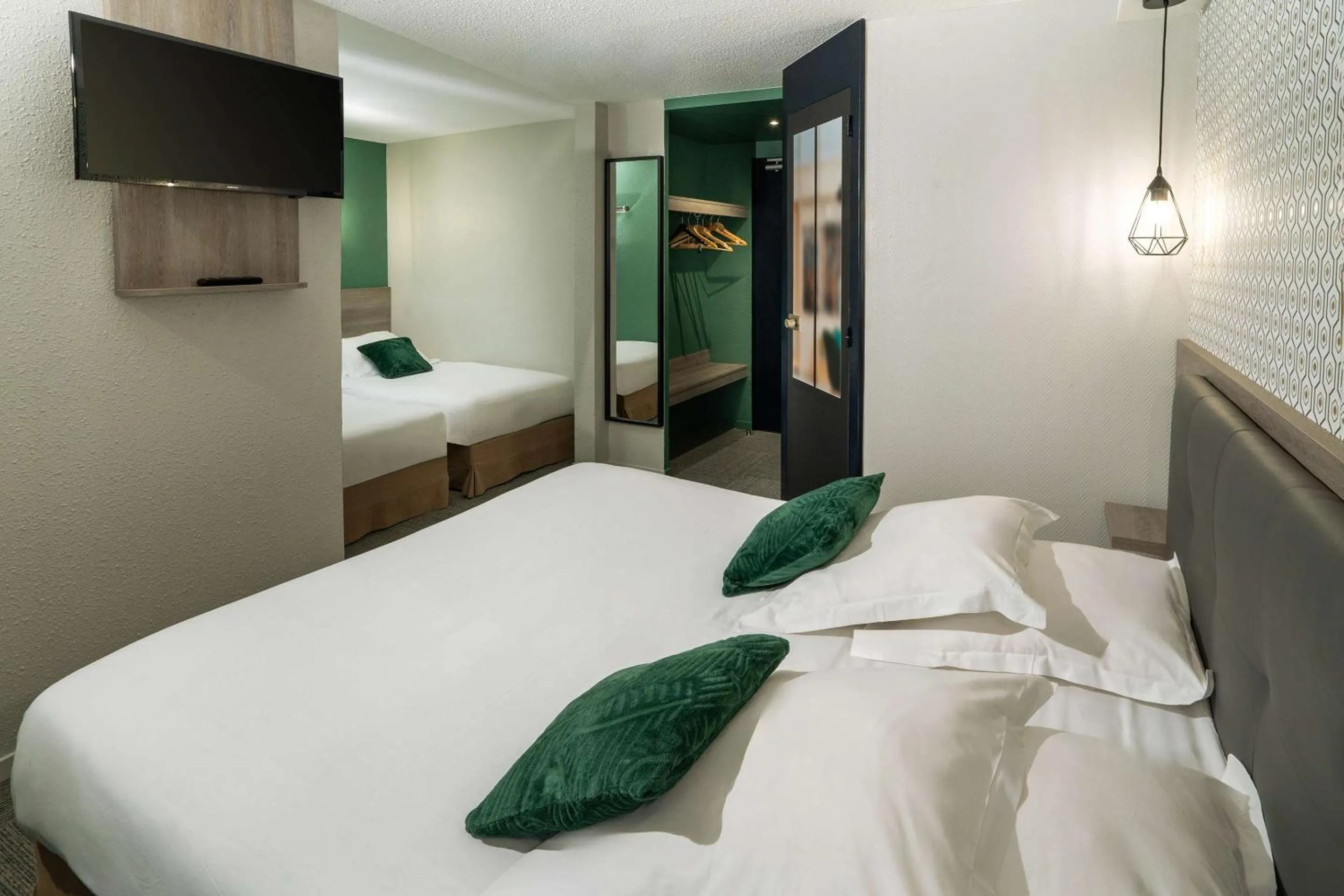 Bedroom, Bed in Sure Hotel by Best Western Rouvignies Valenciennes