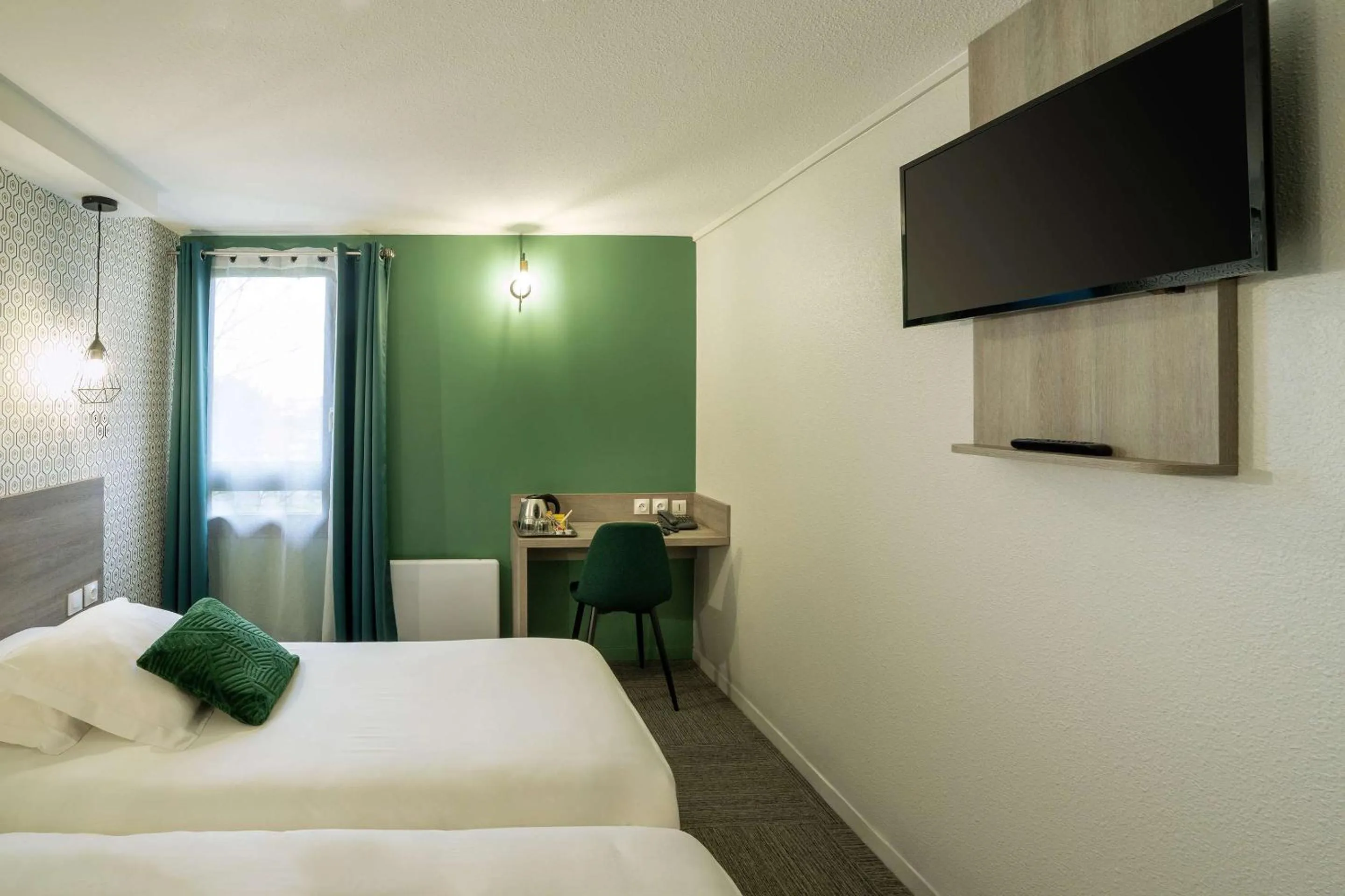 Bedroom, Bed in Sure Hotel by Best Western Rouvignies Valenciennes