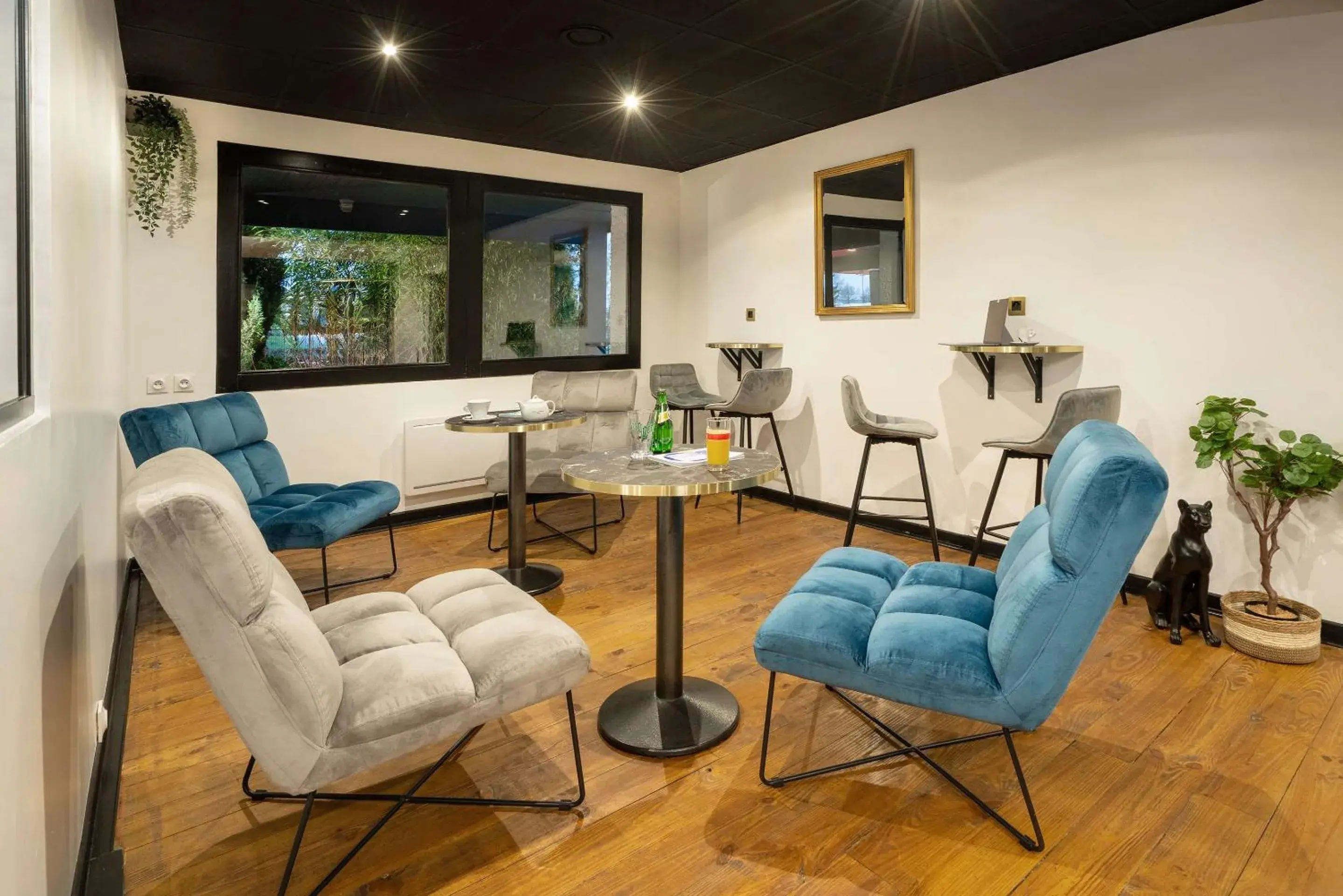 Lobby or reception in Sure Hotel by Best Western Rouvignies Valenciennes Lobby or reception in Sure Hotel by Best Western Rouvignies Valenciennes