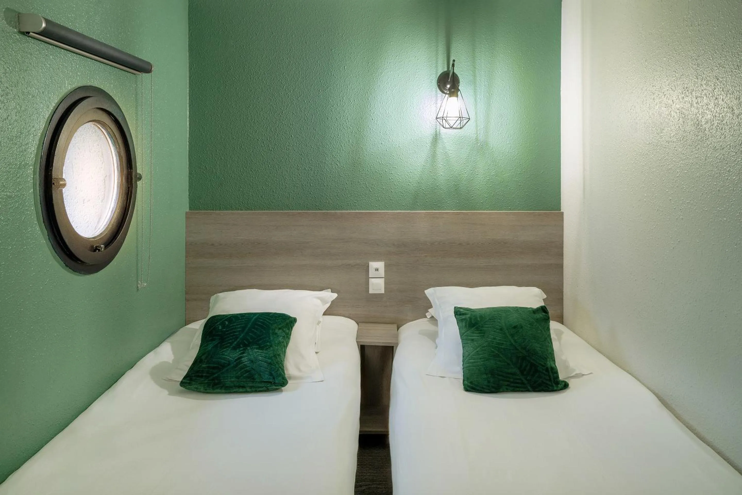 Bed in Sure Hotel by Best Western Rouvignies Valenciennes