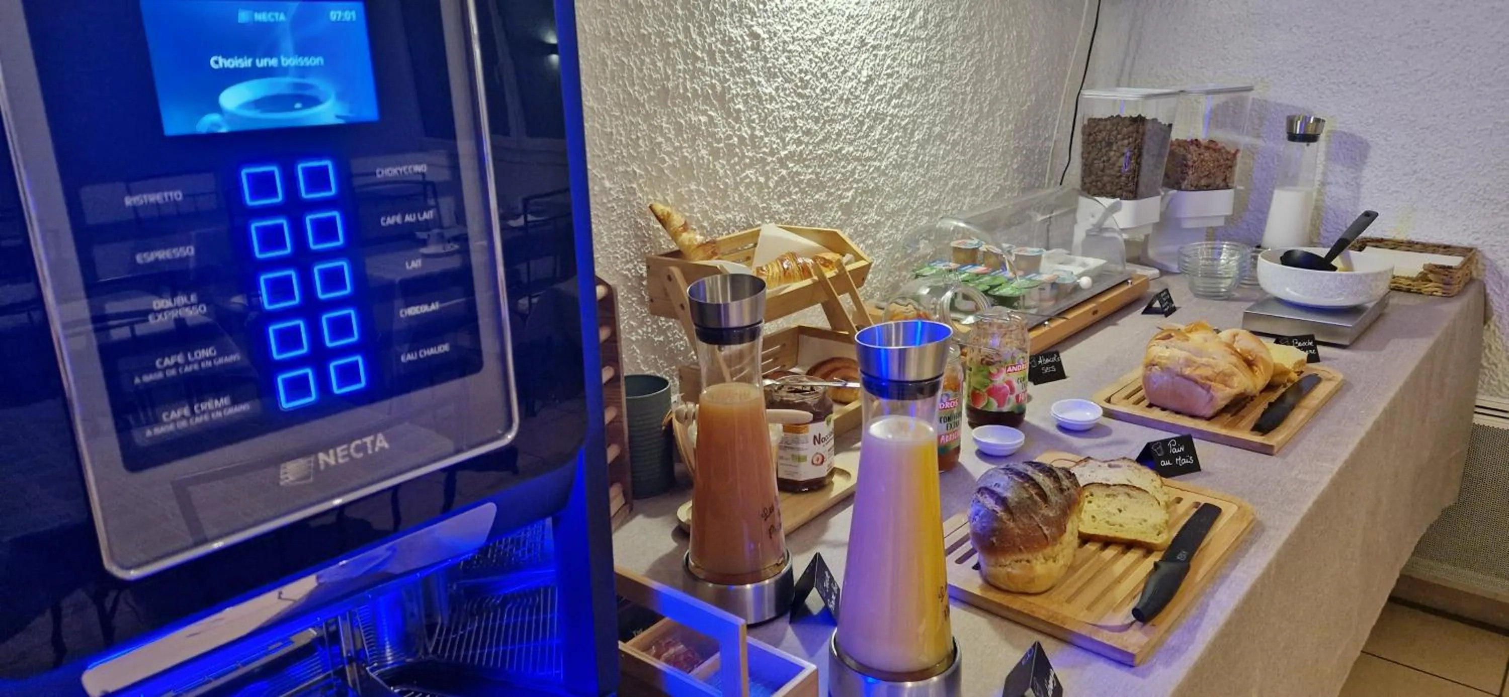 Breakfast in Cit'Hotel Le Challans