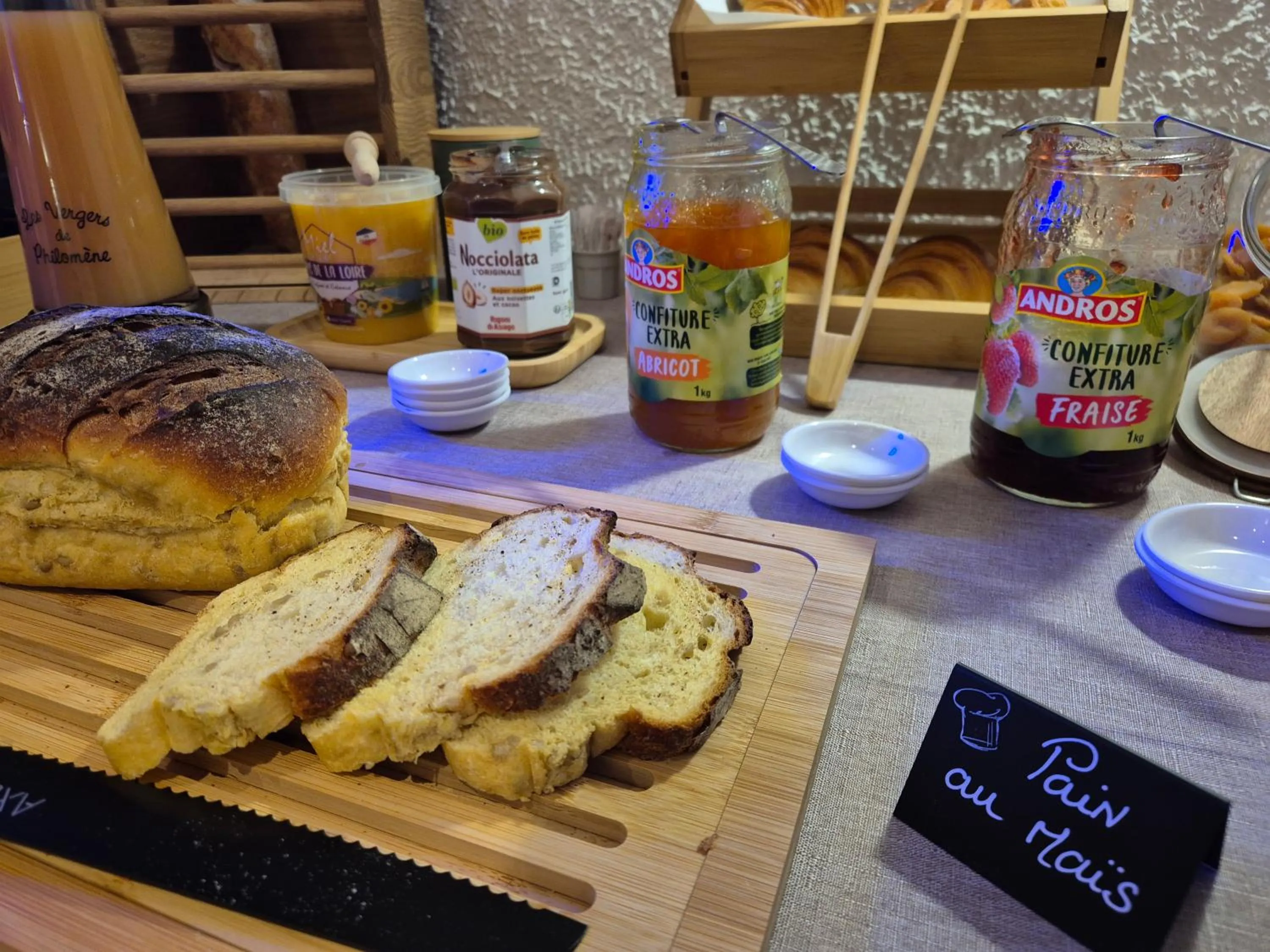 Breakfast in Cit'Hotel Le Challans