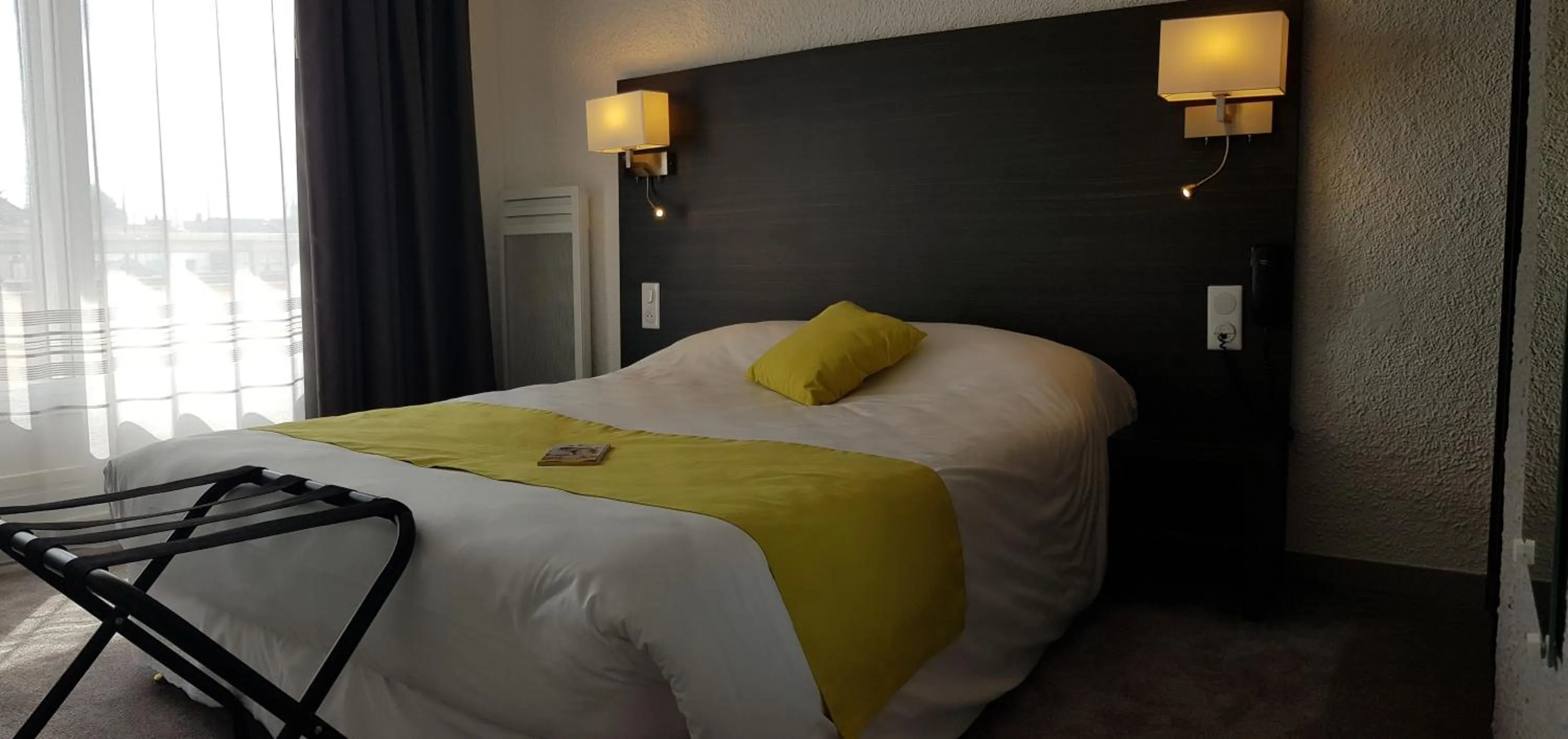 Bed in Cit'Hotel Le Challans