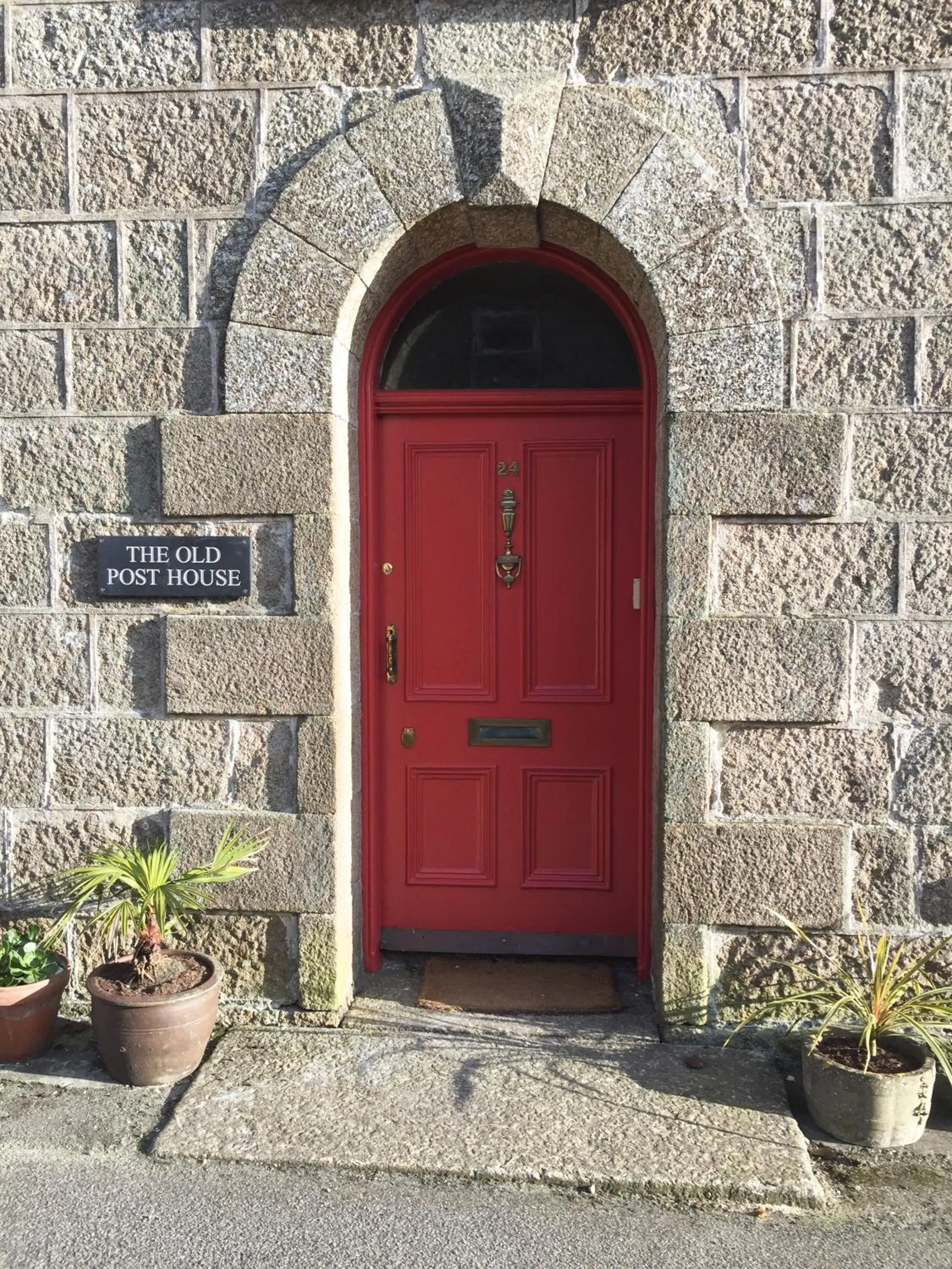 Facade/entrance in The Old Post House B&B