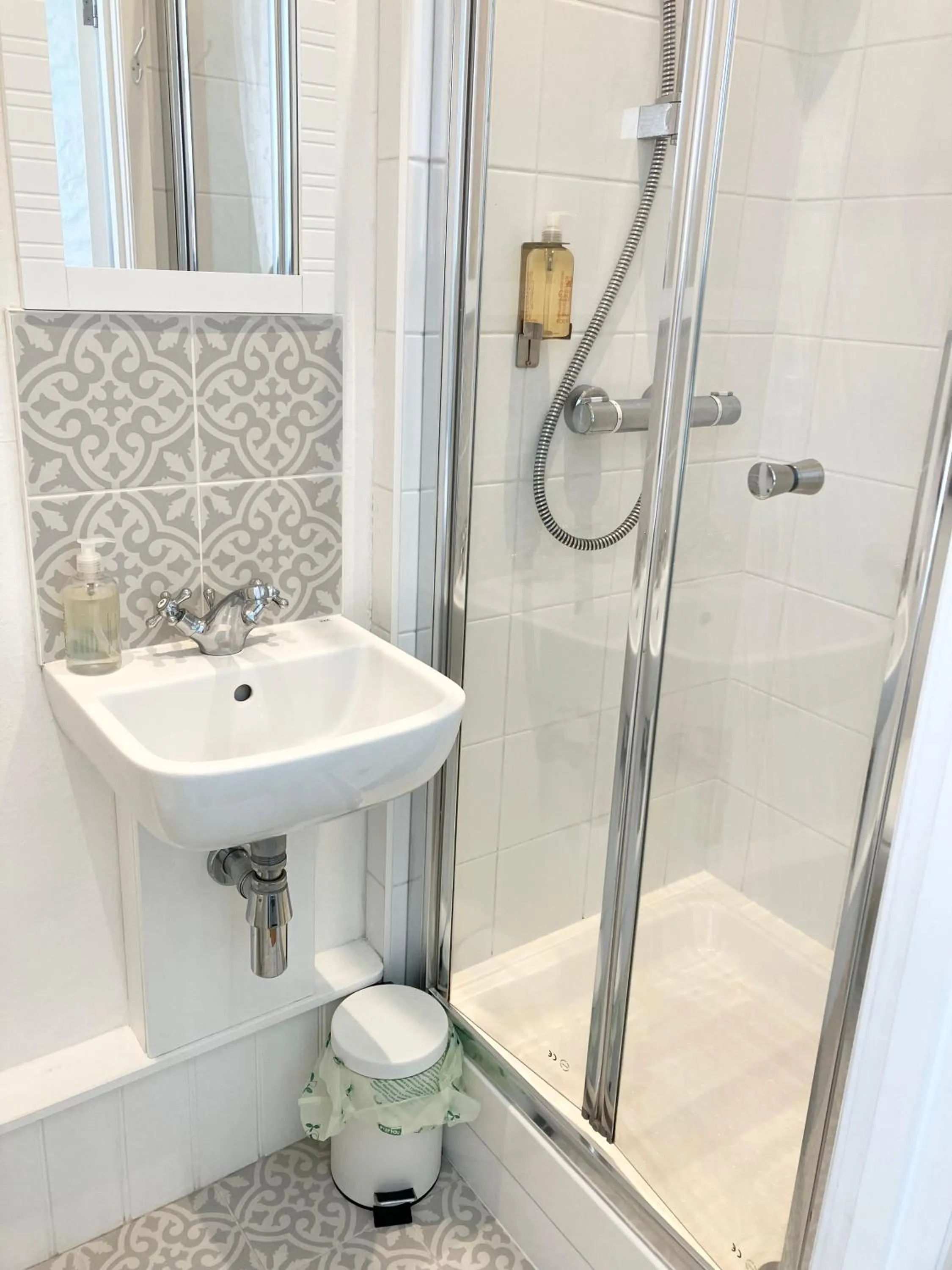 Shower in The Old Post House B&B