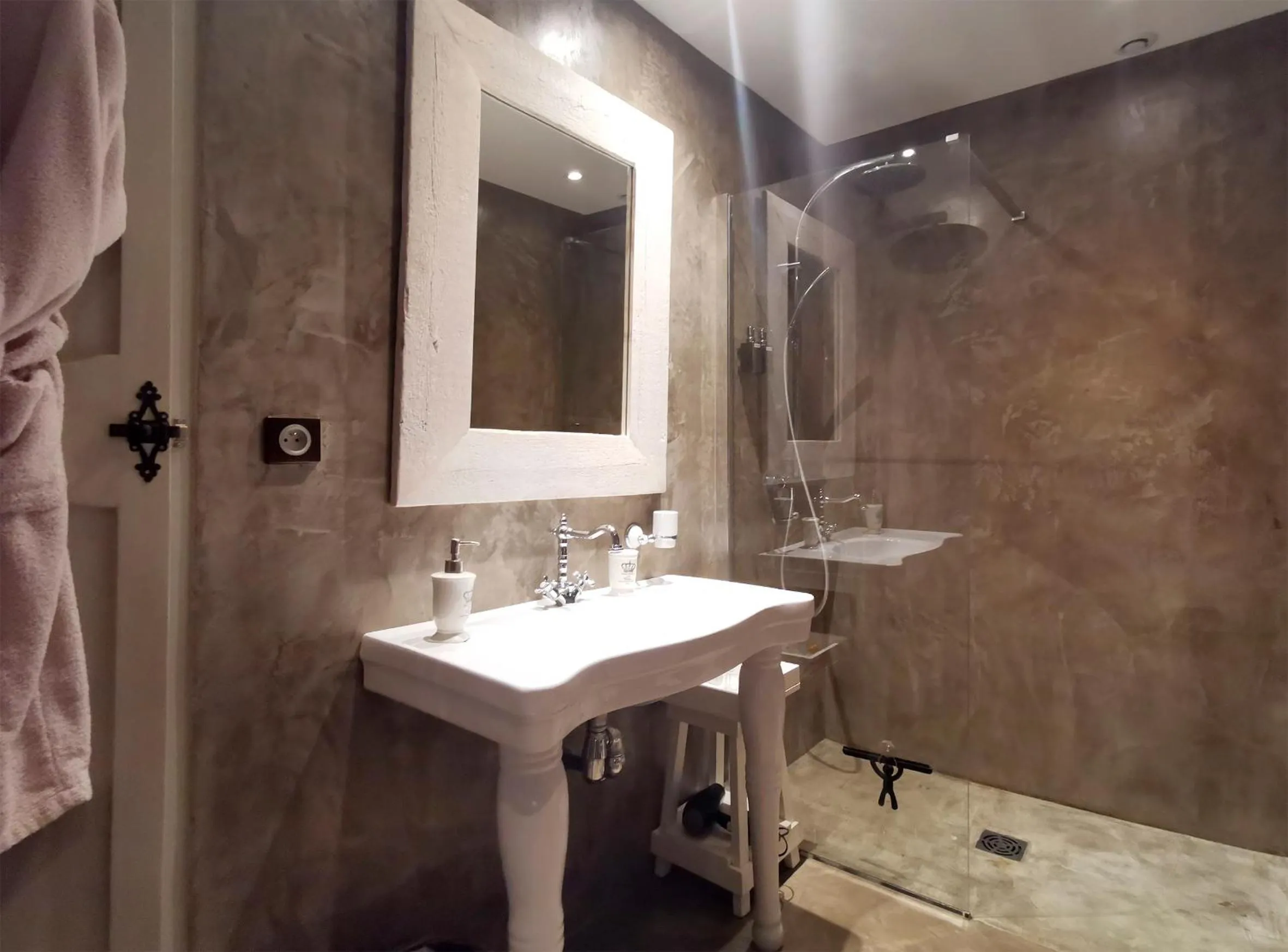 Bathroom in Le Petit Chateau