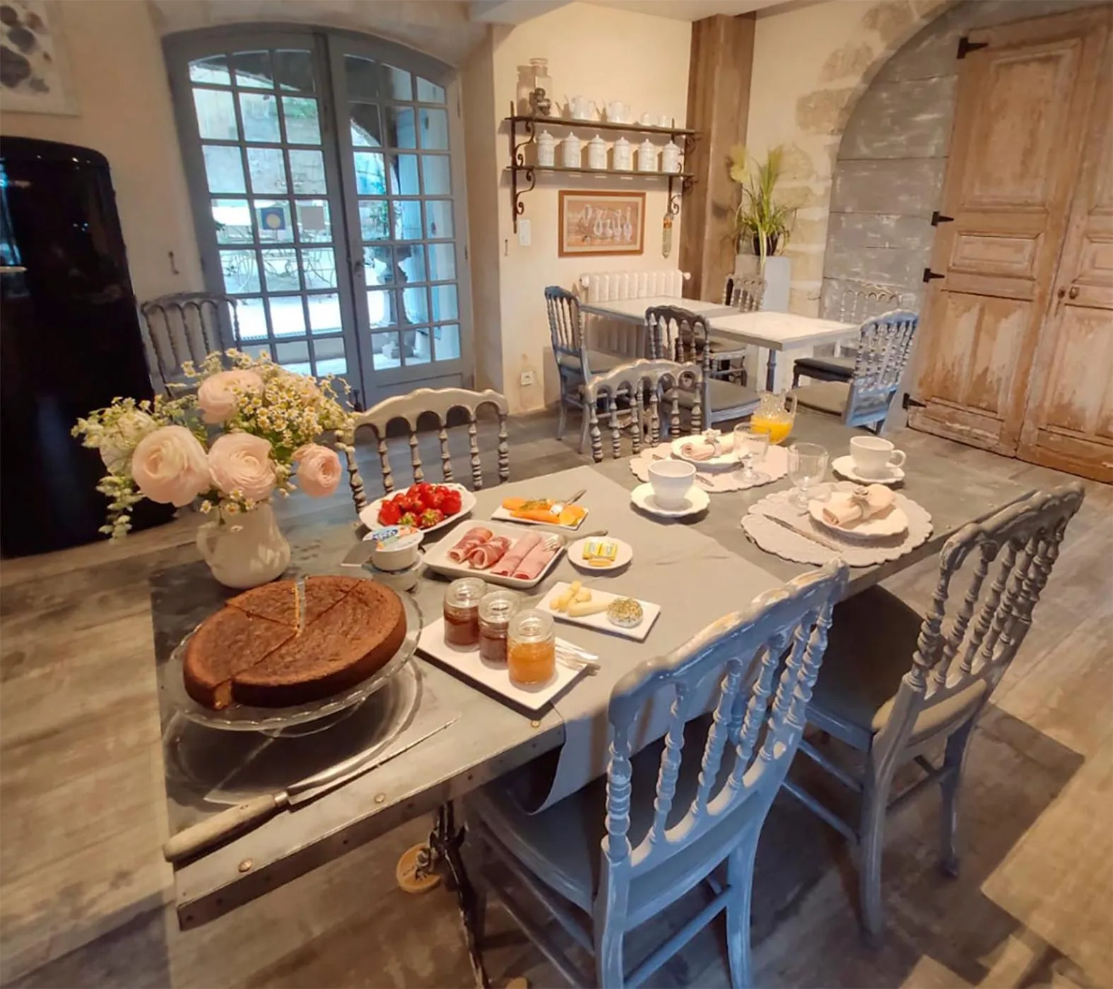 Buffet breakfast in Le Petit Chateau