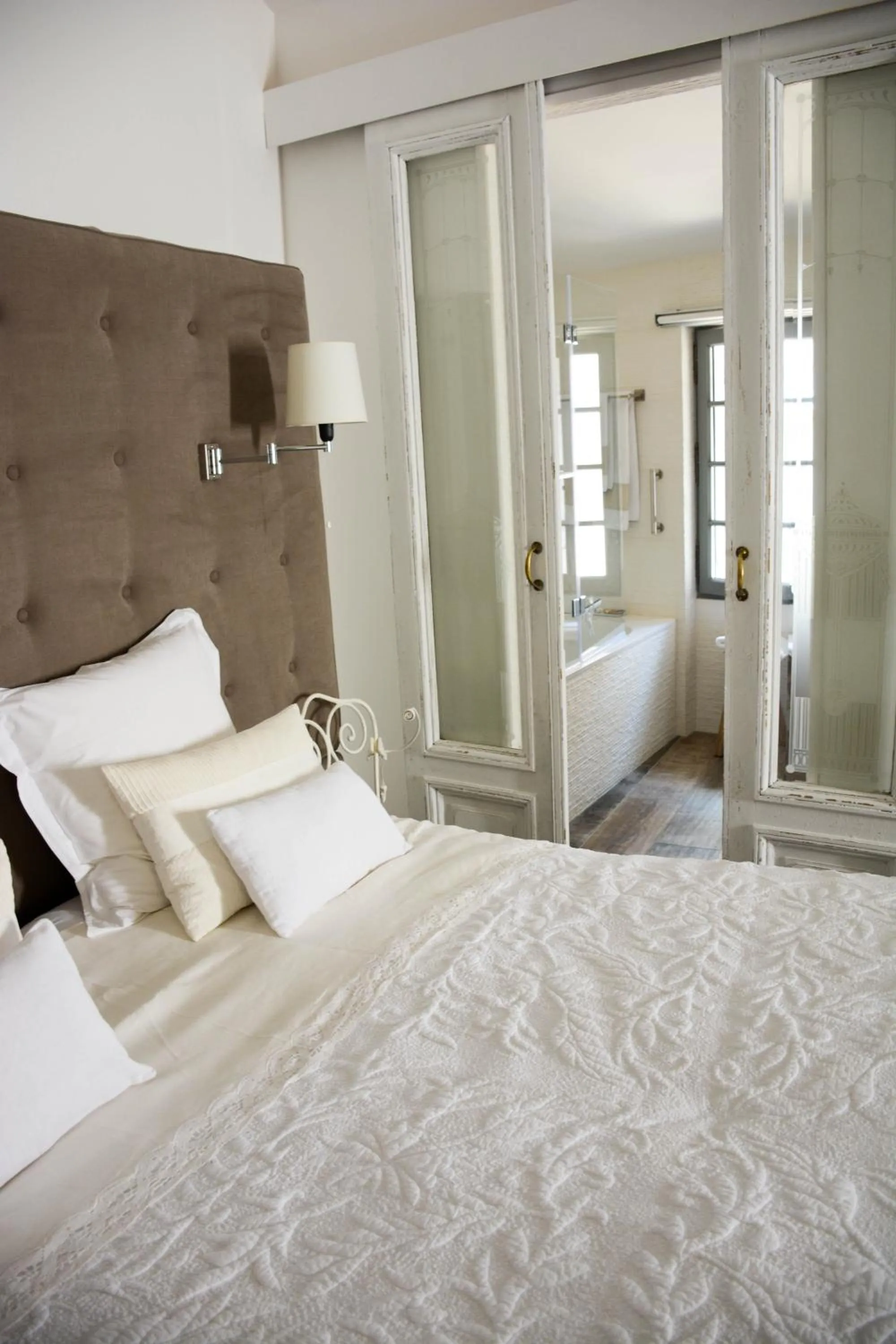 Photo of the whole room, Bed in Le Petit Chateau