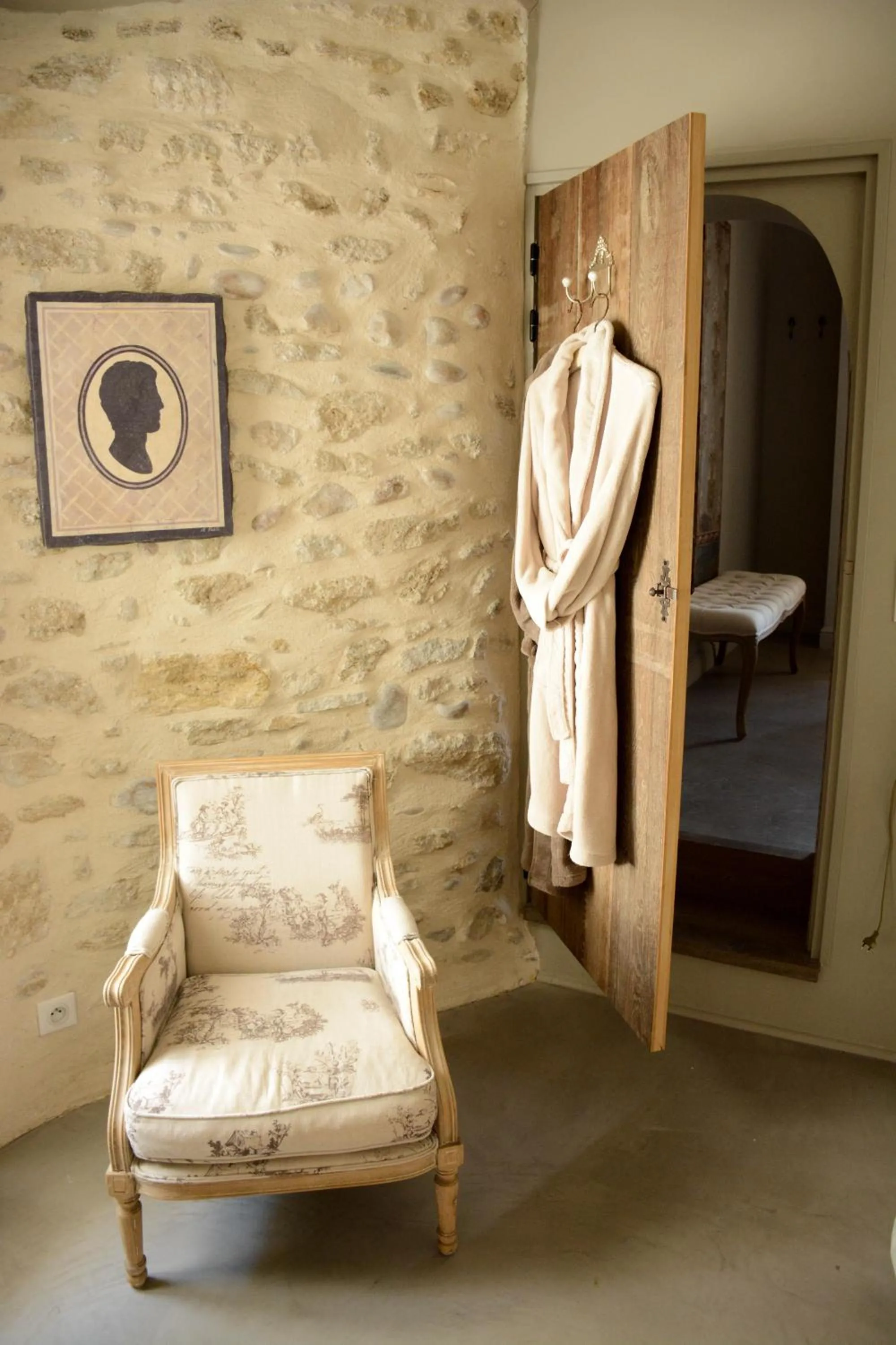 Bathroom, Bed in Le Petit Chateau