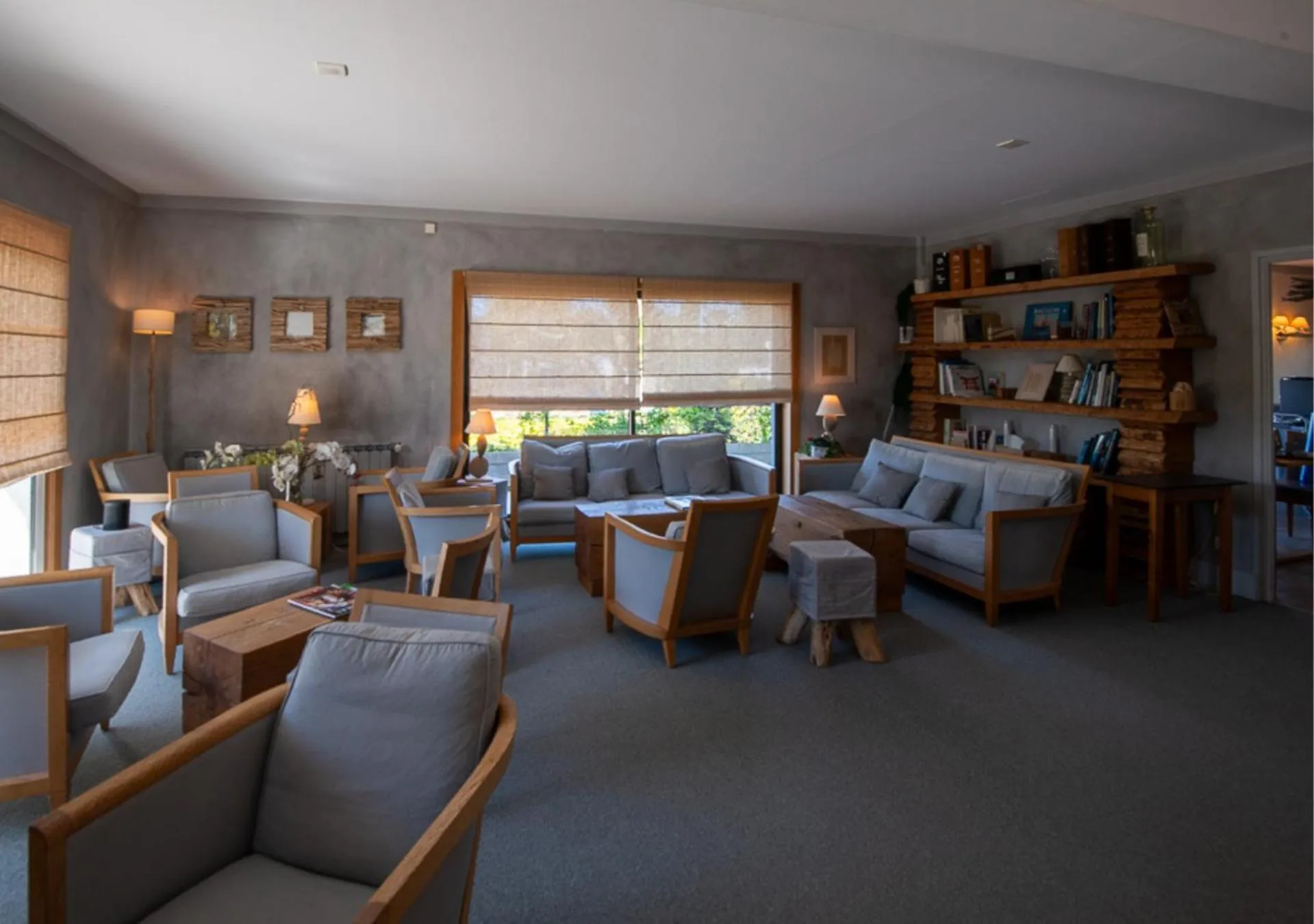 Communal lounge/ TV room in Logis Le Gavrinis